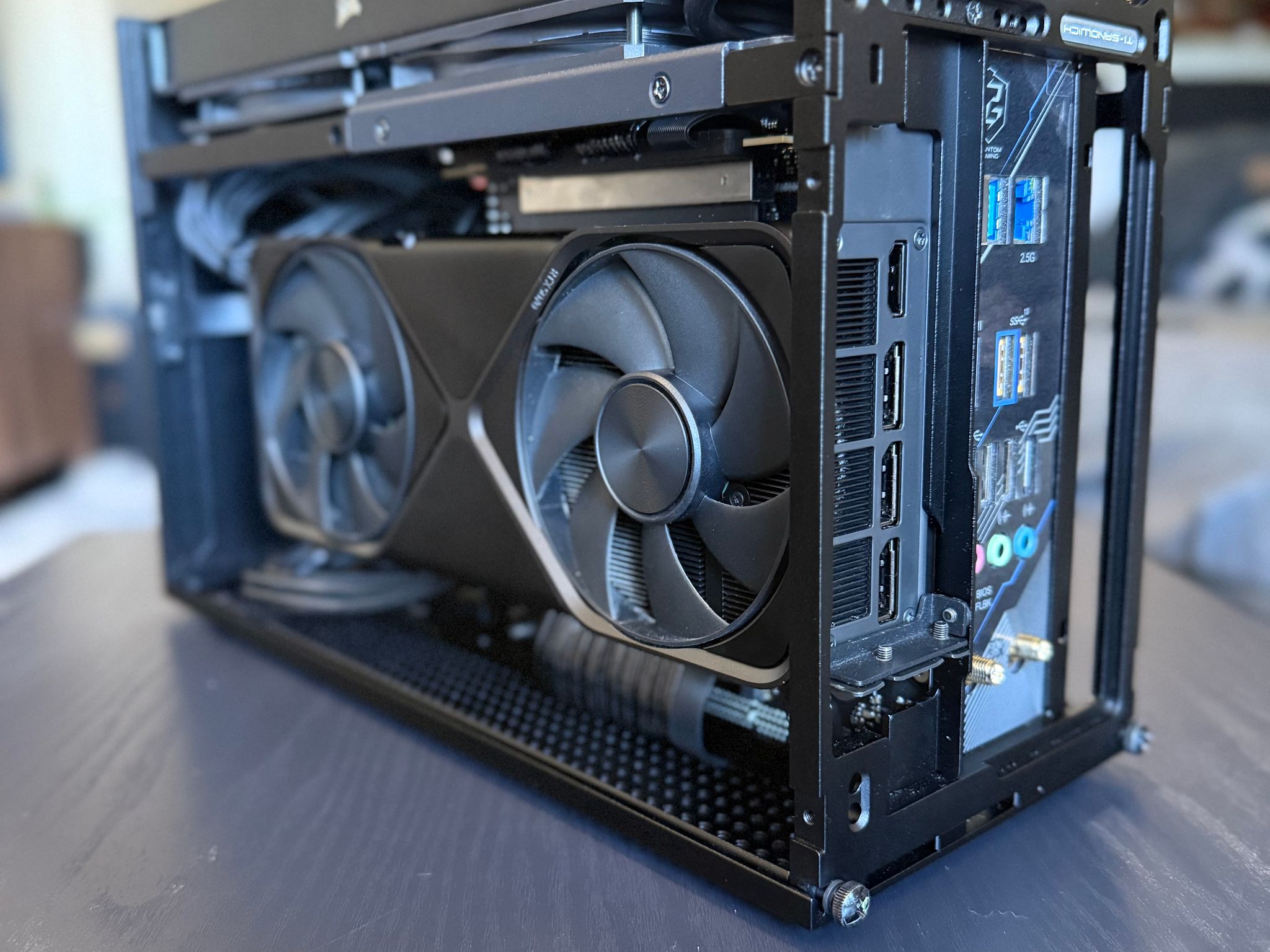 FormD T1 - 7800X3D - 5070 FE