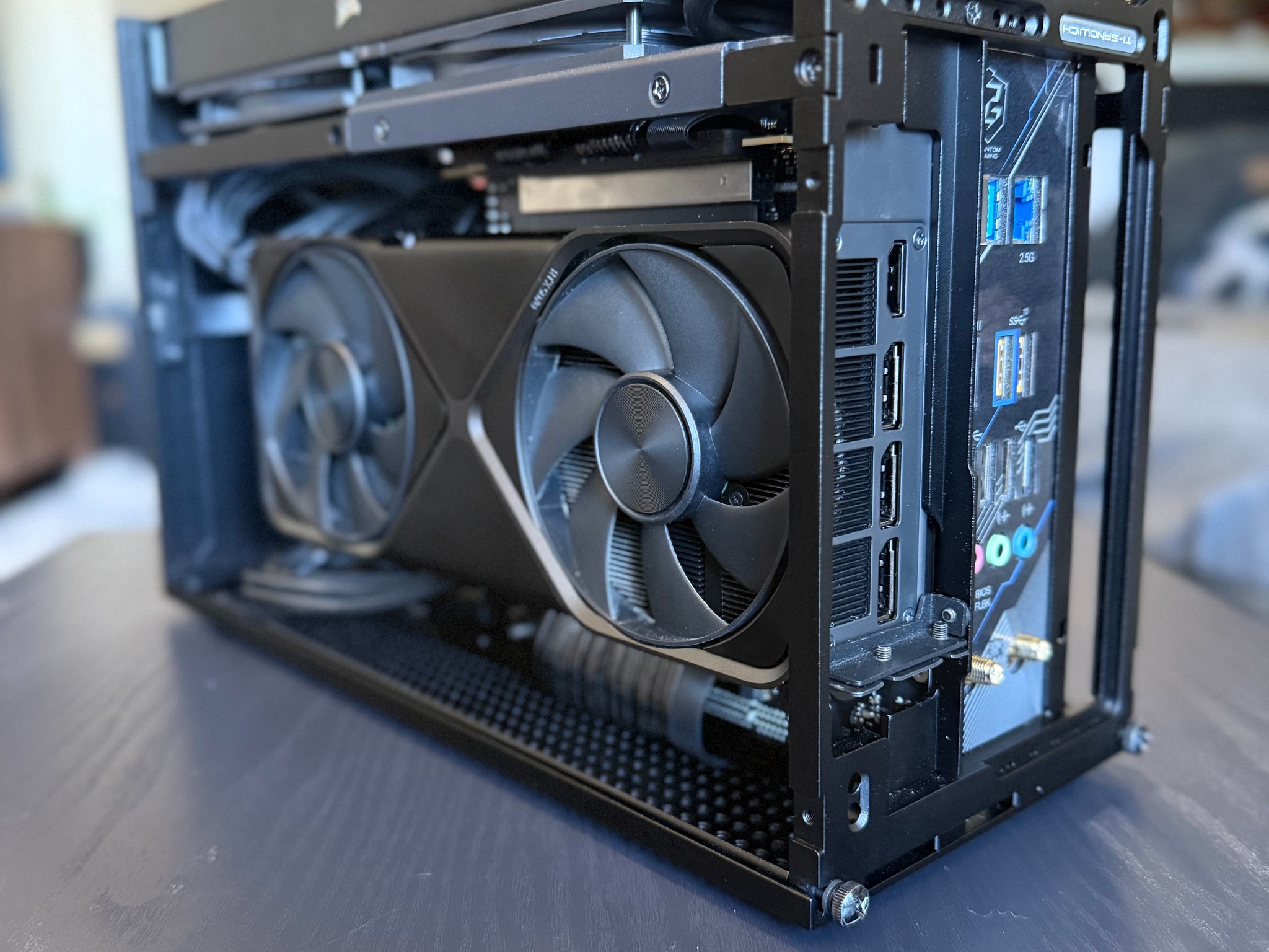 formD T1 - 7800X3D - 5070 FE
