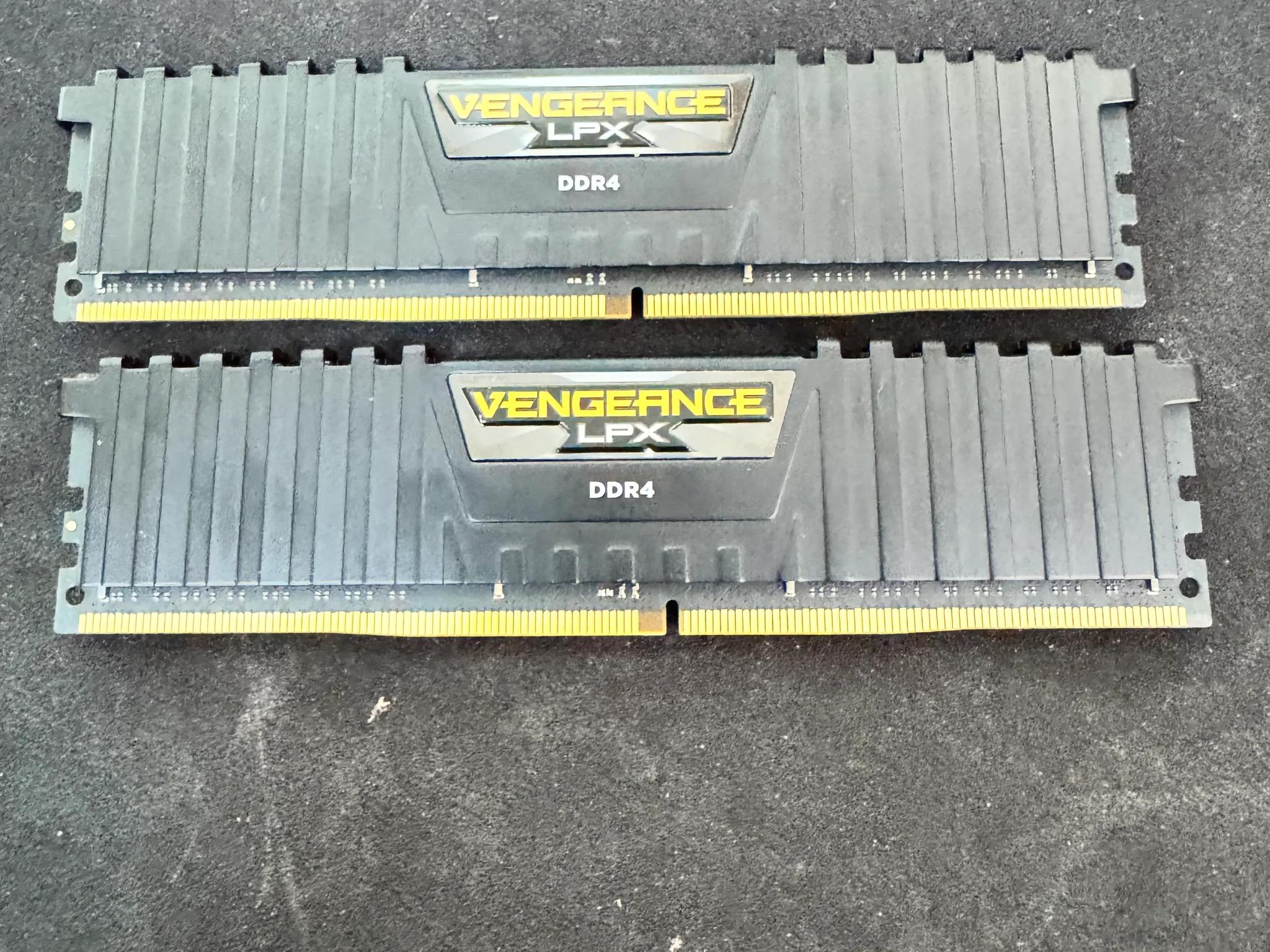 CORSAIR Vengeance LPX DRR 4 - 32 GB