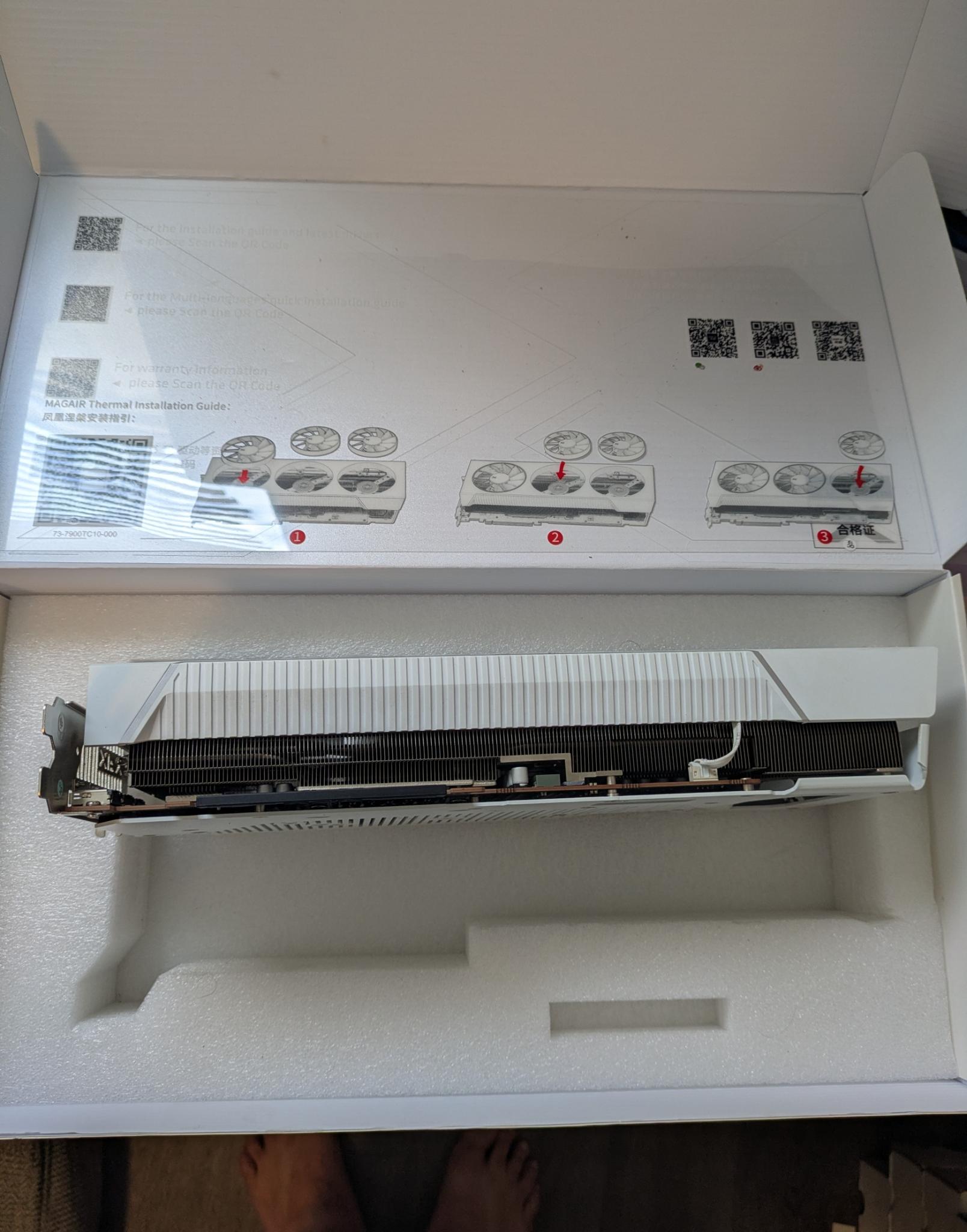 XFX RX 7800XT Quicksilver Magnetic Air White Edition