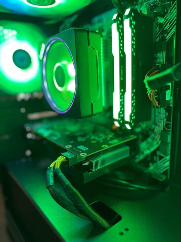 Ryzen 5 3600// RX6600// 16gig Ram// 500gig SSD