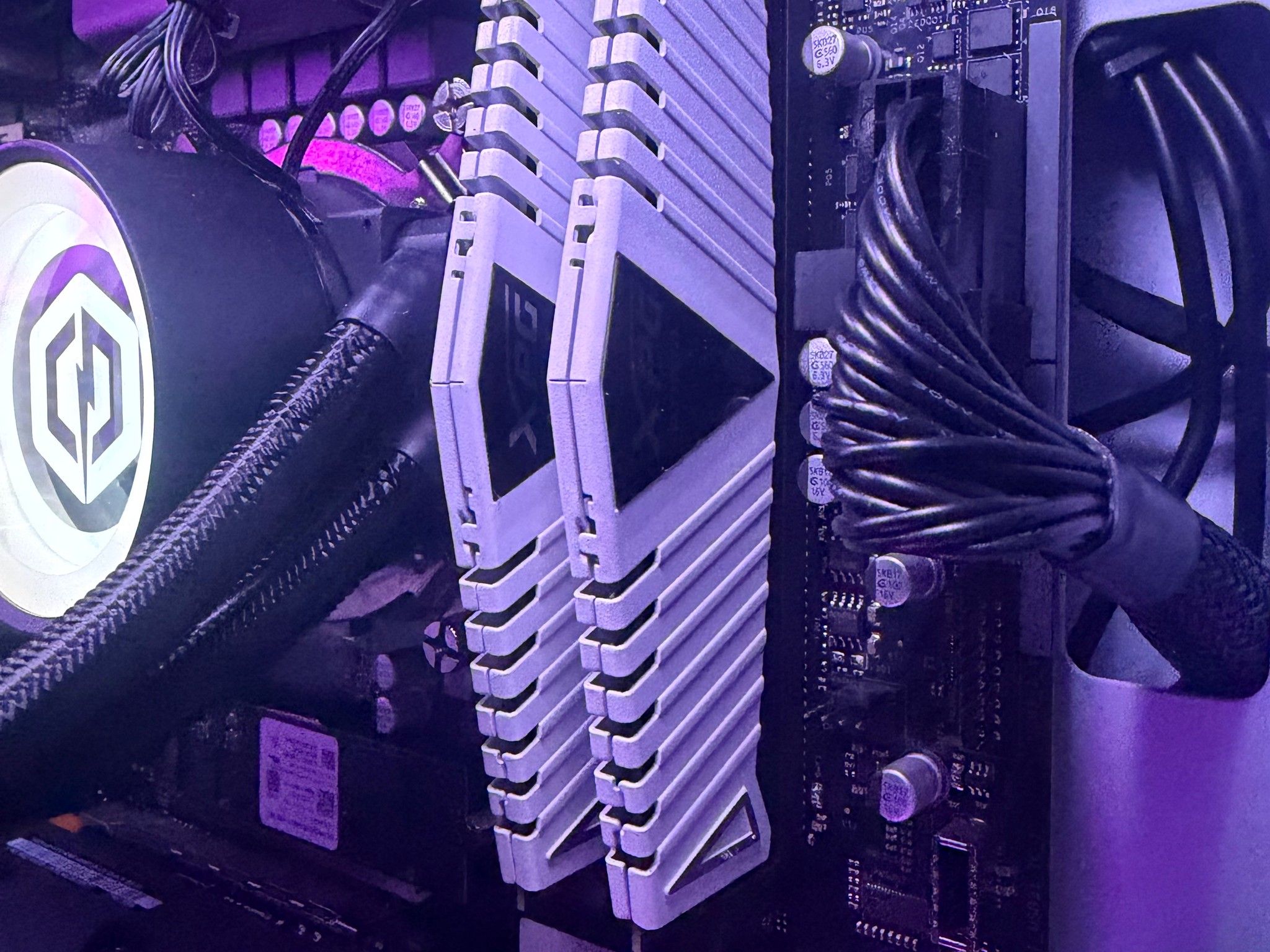 ⚫️OREO⚪️BEAST⚫️ | I7 11700KF | NVIDIA 4060 | 16GB DDR4 | 1TB SSD | BT/WIFI
