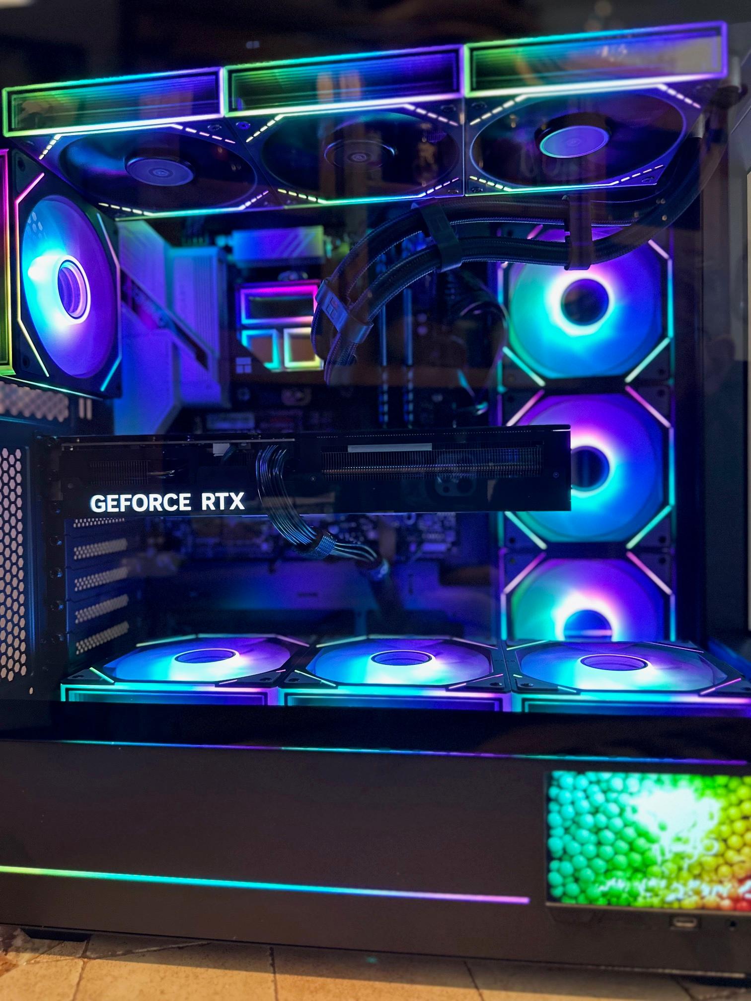 I9-12900K & RTX 5070 12GB / Mid Tower Gaming PC - 5.5" Integrated LCD