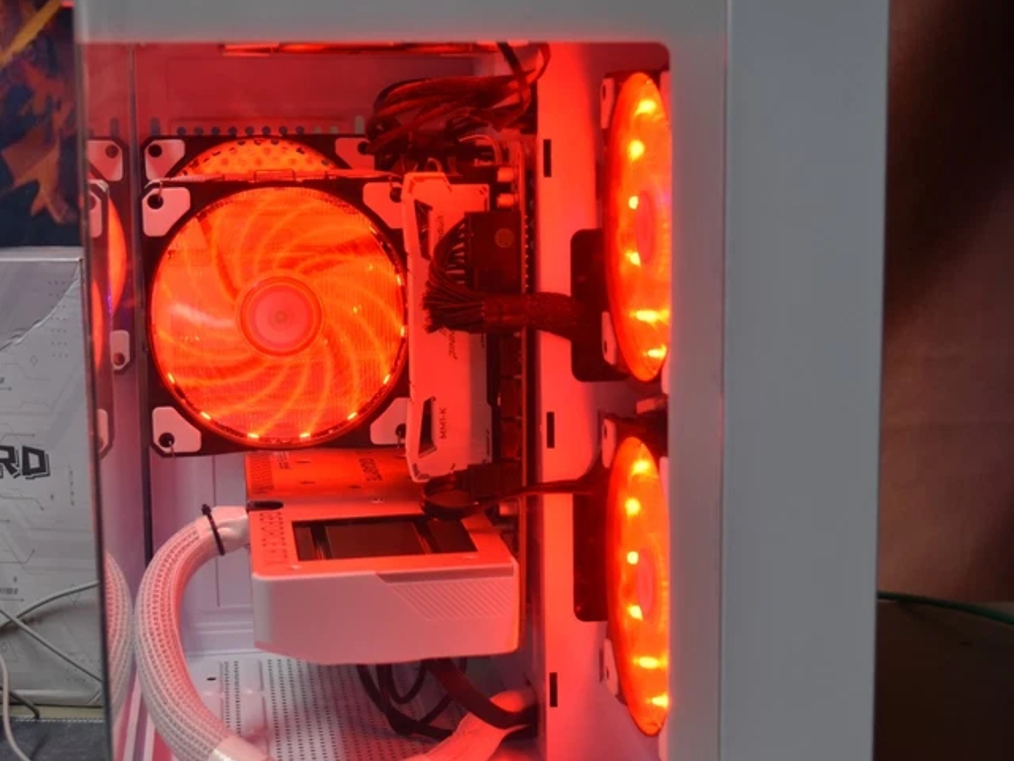 GAMING PC RYZEN 5 5500 RAM 16 GB RTX AREO 4060 8GB NVME 1TB 700 WATT PSU+ EXTRAS