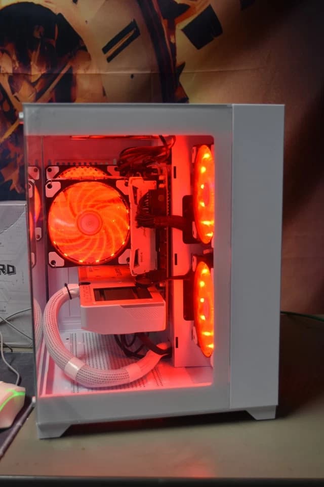 GAMING PC RYZEN 5 5500 RAM 16 GB RTX AREO 4060 8GB NVME 1TB 700 WATT PSU+ EXTRAS