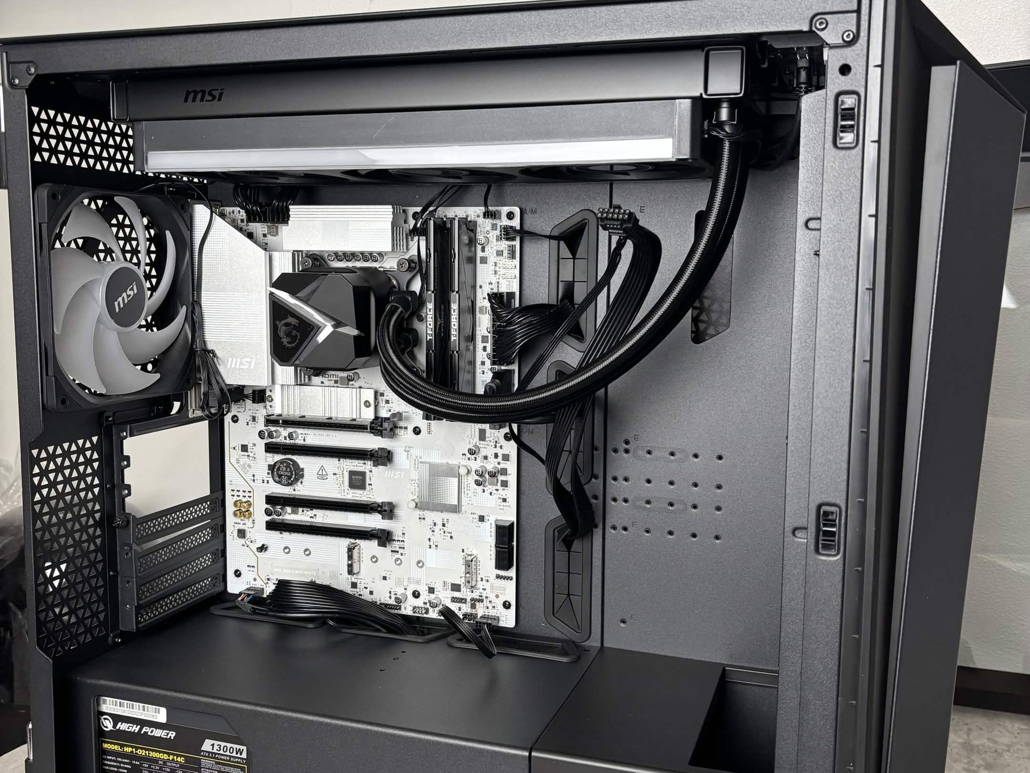MSI 285K Prebuilt (No GPU)