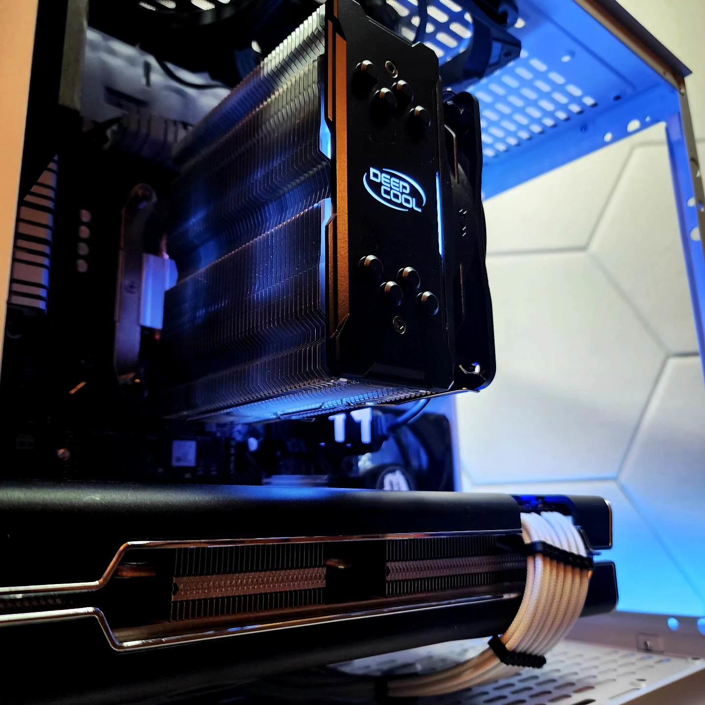 💙🤍 RX 5700XT // Ryzen 5 5600 // 16GB 3600MHz // 1TB NVMe Gen 3