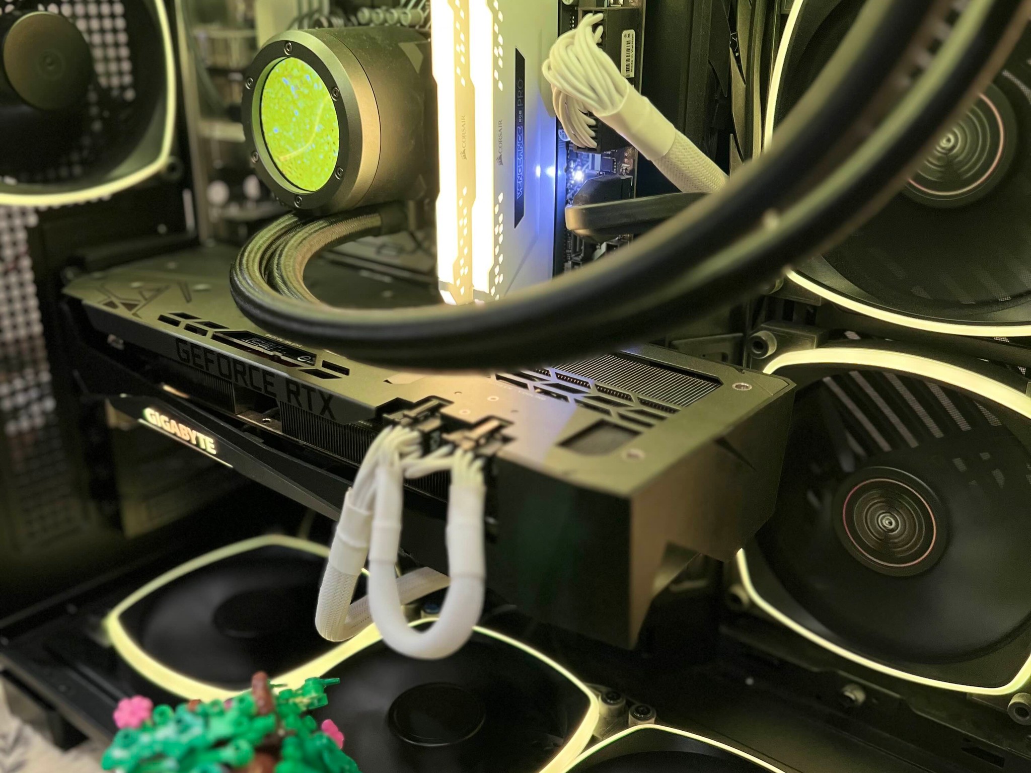 Gigabyte RTX 3070 Ti i7‑11700KF Gaming PC | Excellent Condition | 1TB NVMe | 850W | LCD AIO