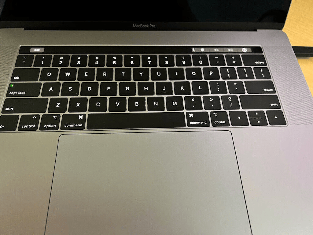 Apple MacBook Pro 15'' (256GB, Intel Core i7, 2.6 GHz, 16 GB) Laptop - Space....