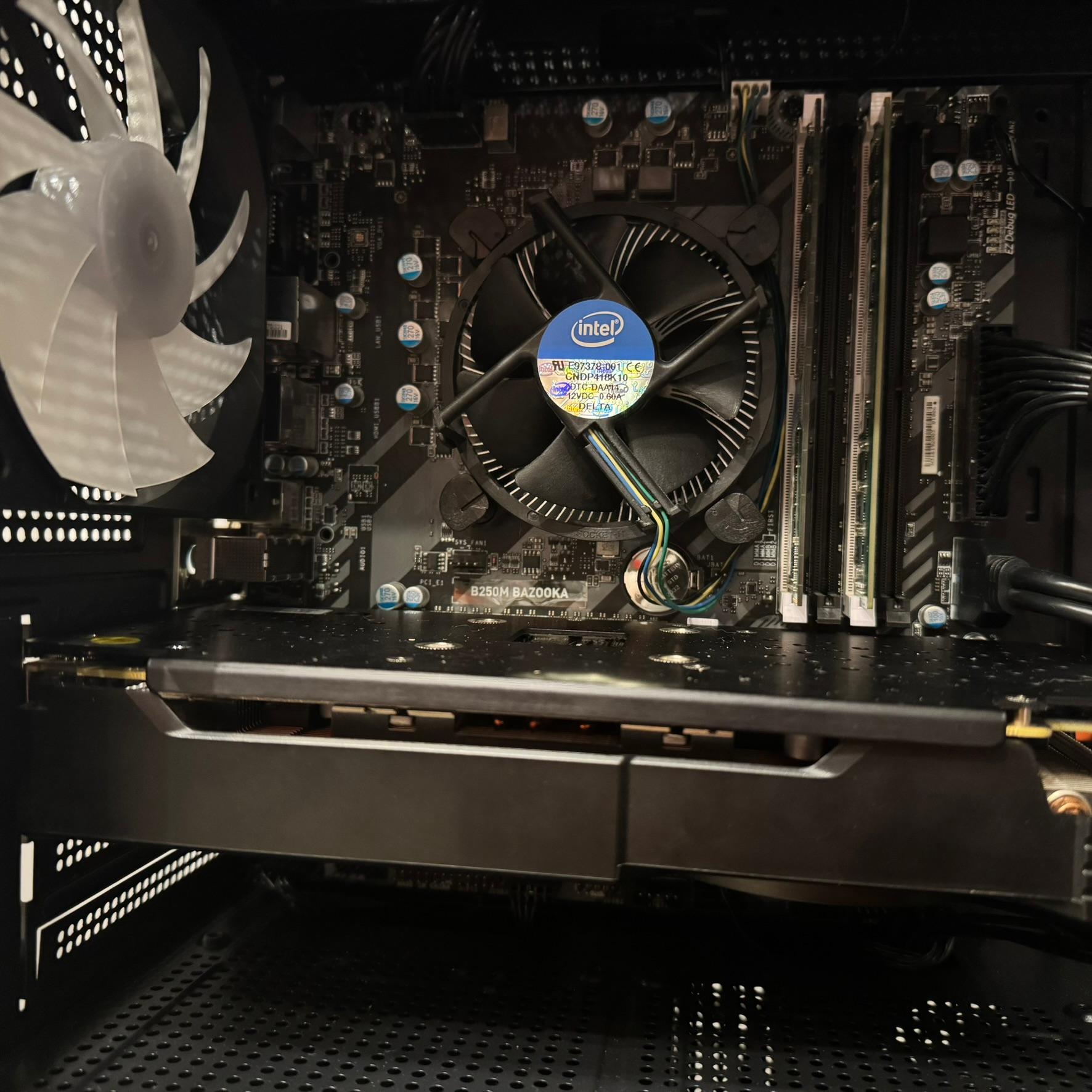 "E-Sports" | XFX RX 570 | Intel Core i5 7500 | 20GB DDR4 | 700GB SSD/HDD