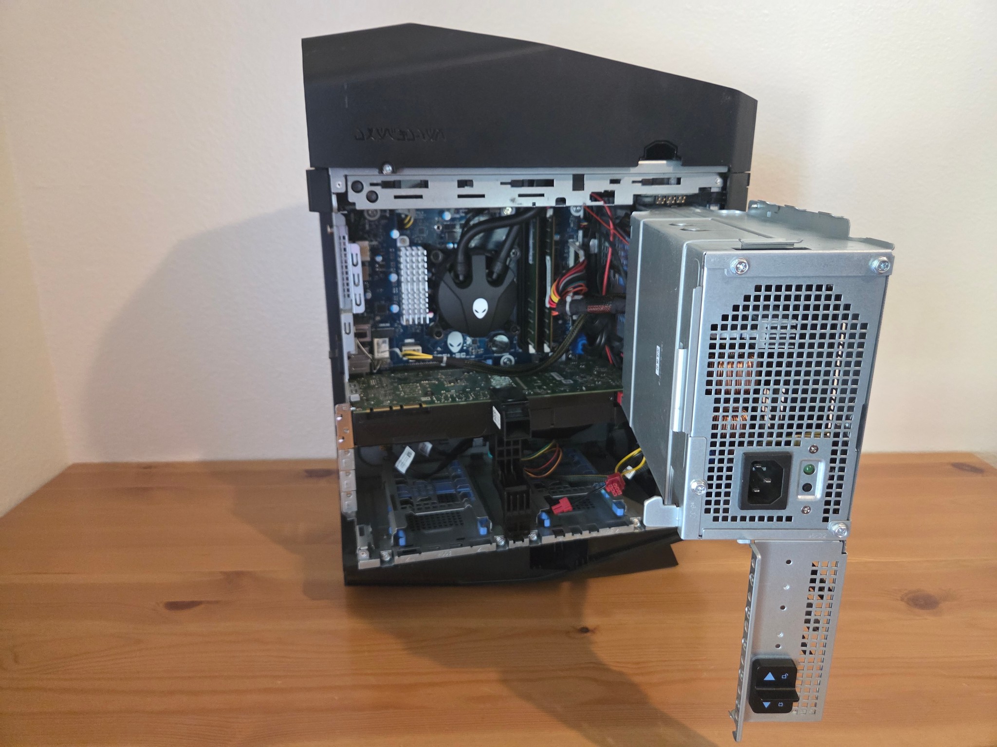 Budget Gaming Done Right! #6 ❄️Liquid Cooled i7 8700K❄️| GTX 1080 | 16GB Ram | Windows 11