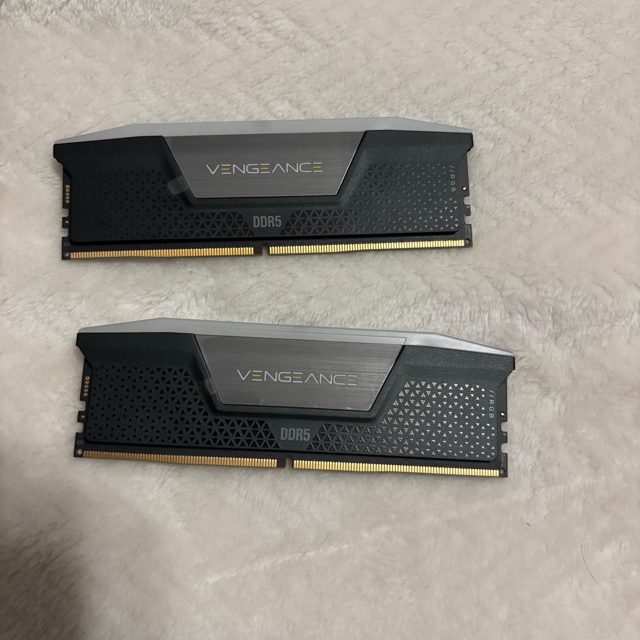Corsair Vengeance RGB DDR5 32GB (2x16GB) Cl 36 6000MT/s  DIMM RGB Lighting RAM
