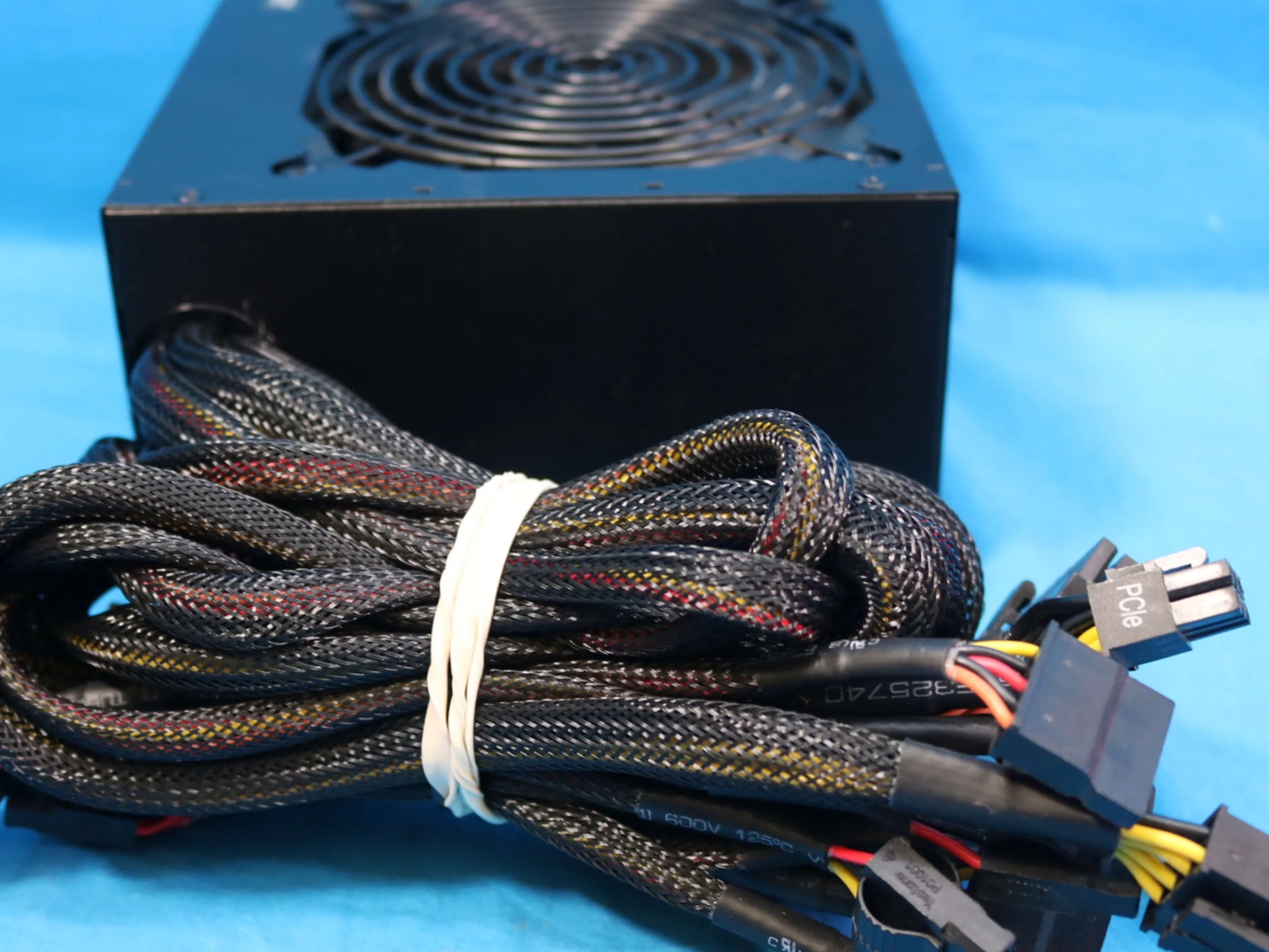 Thermaltake Smart 700W 80+ White Non-Modular PSU – Excellent Condition