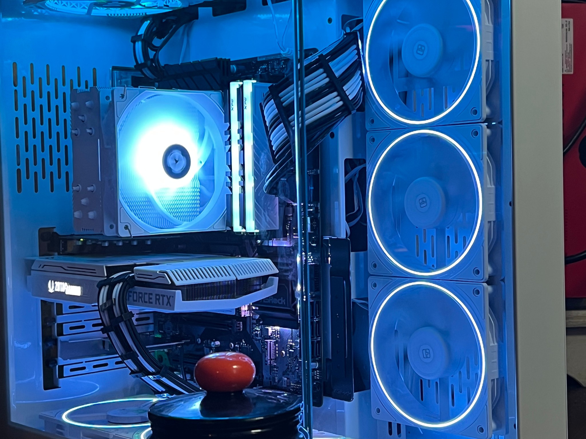 (ARTIC ICE) 1440p content creation pc with a fast 10 core I5 12600kf and 3060 12g Black friday deal