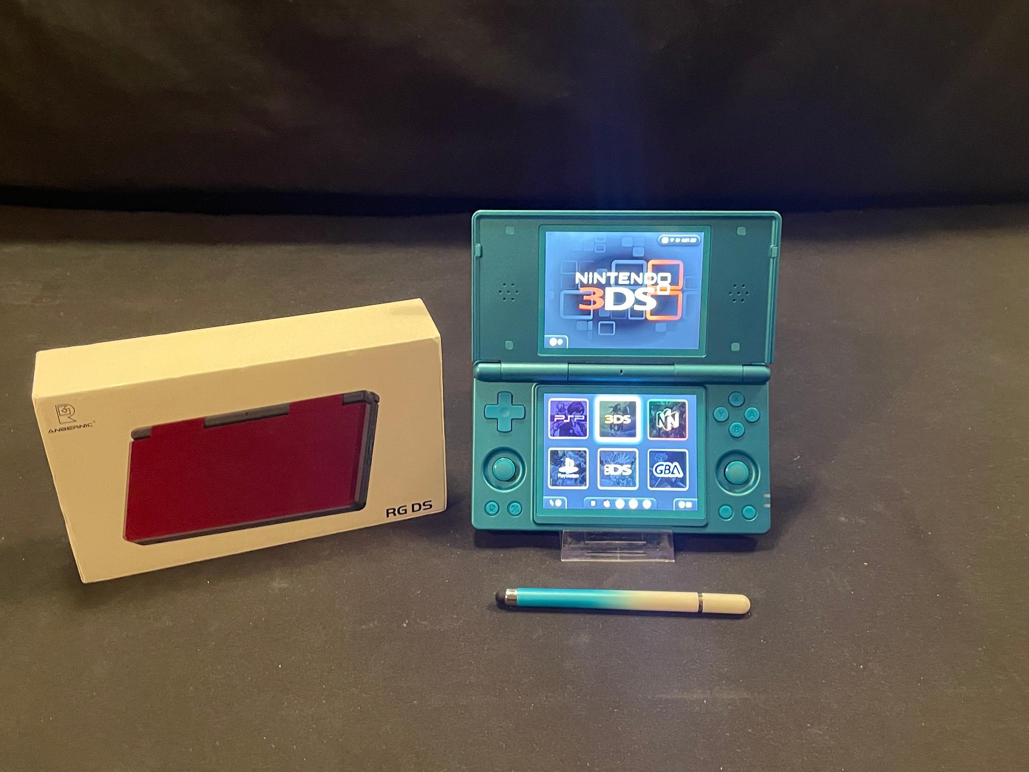Clamshell Retro Game Console Handheld 128gb With Custom OS