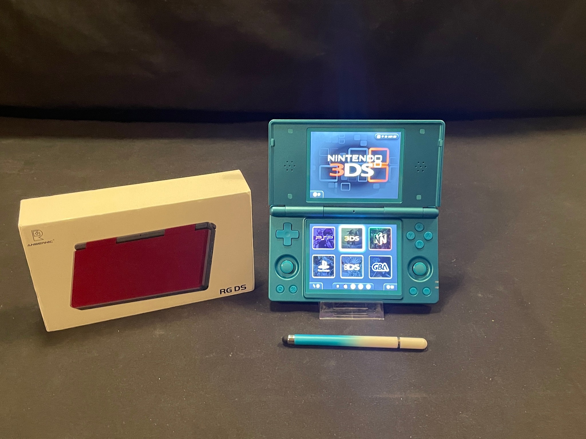 Clamshell Retro Game Console Handheld 128gb With Custom OS