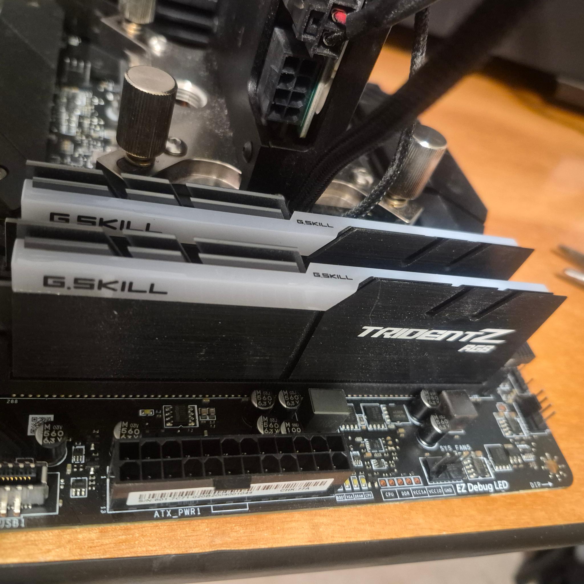 11900k/490, DDR4 32GB, Quantum Peltier cooler
