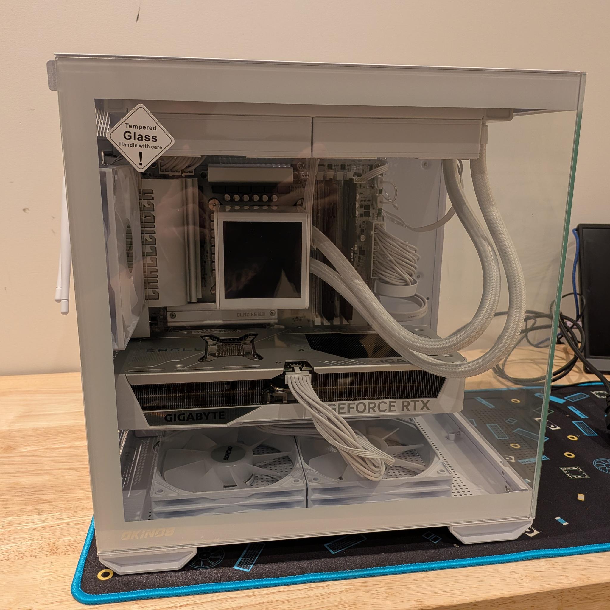 1440p First Light - RTX 5070, Core Ultra 5 250K Plus, 32 GB DDR5 RAM, 2 TB Gen 4, Liquid Cooled, RGB