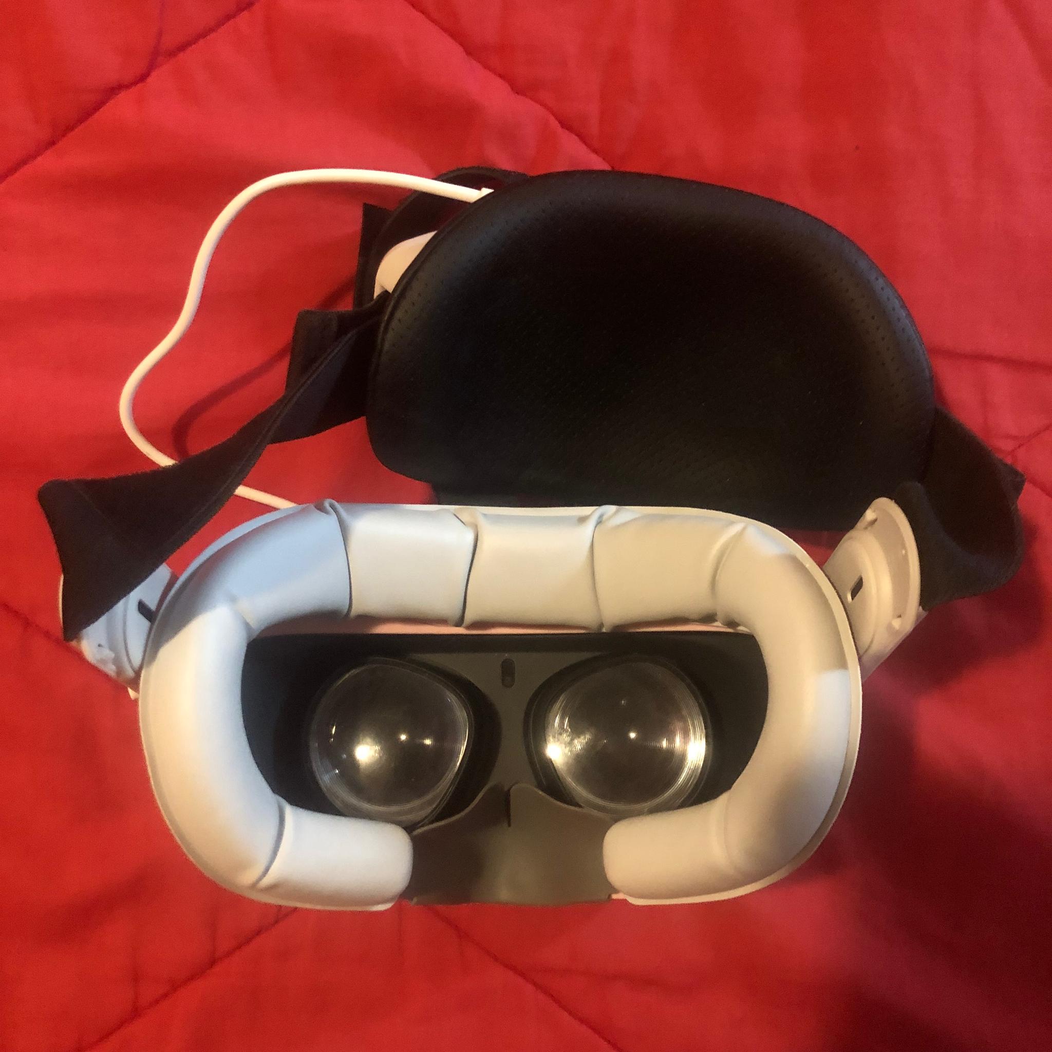 Meta Quest 2 w/ Battery Strap, NO CONTROLLER