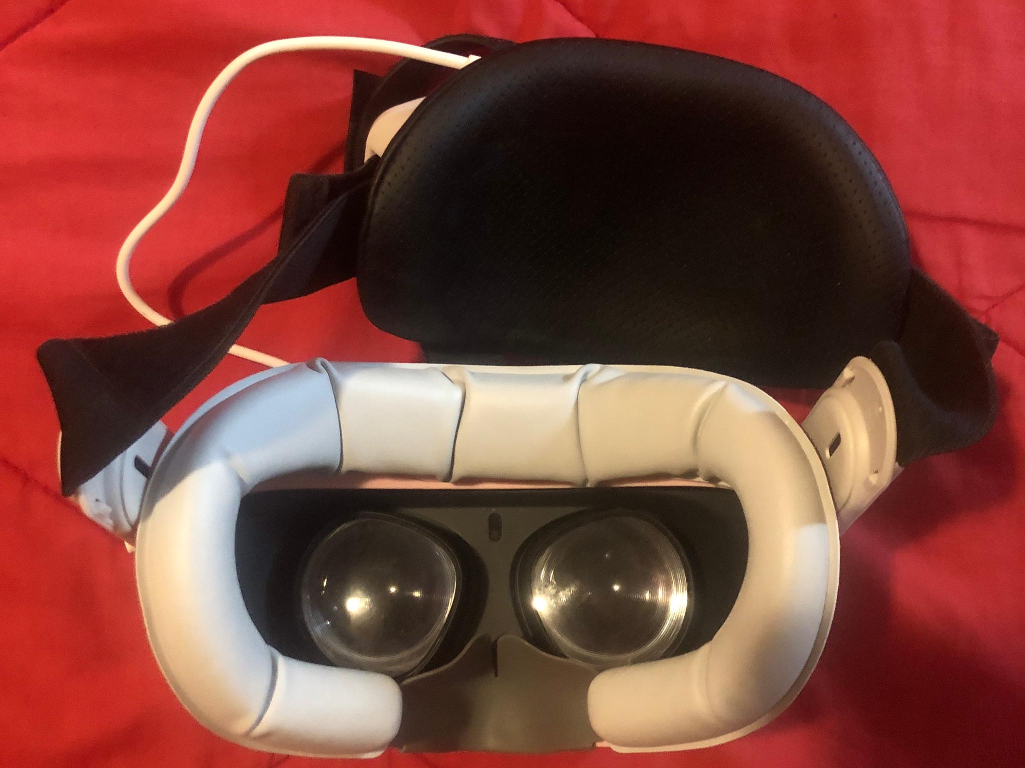 Meta Quest 2 w/ Battery Strap, NO CONTROLLER