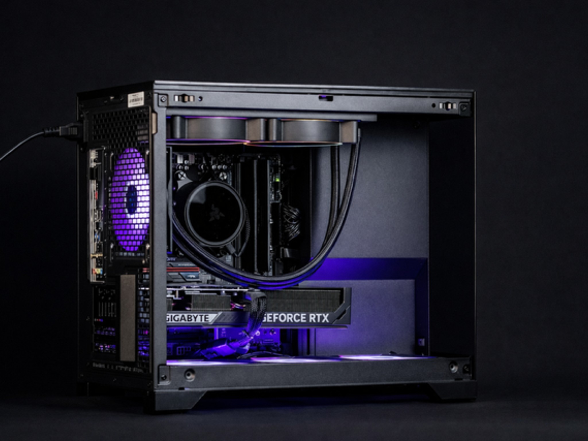 EXT View 70X Pro - Ryzen 5 7500X3D, RTX 5070 12GB, 32GB DDR5 Ram, 1TB SSD