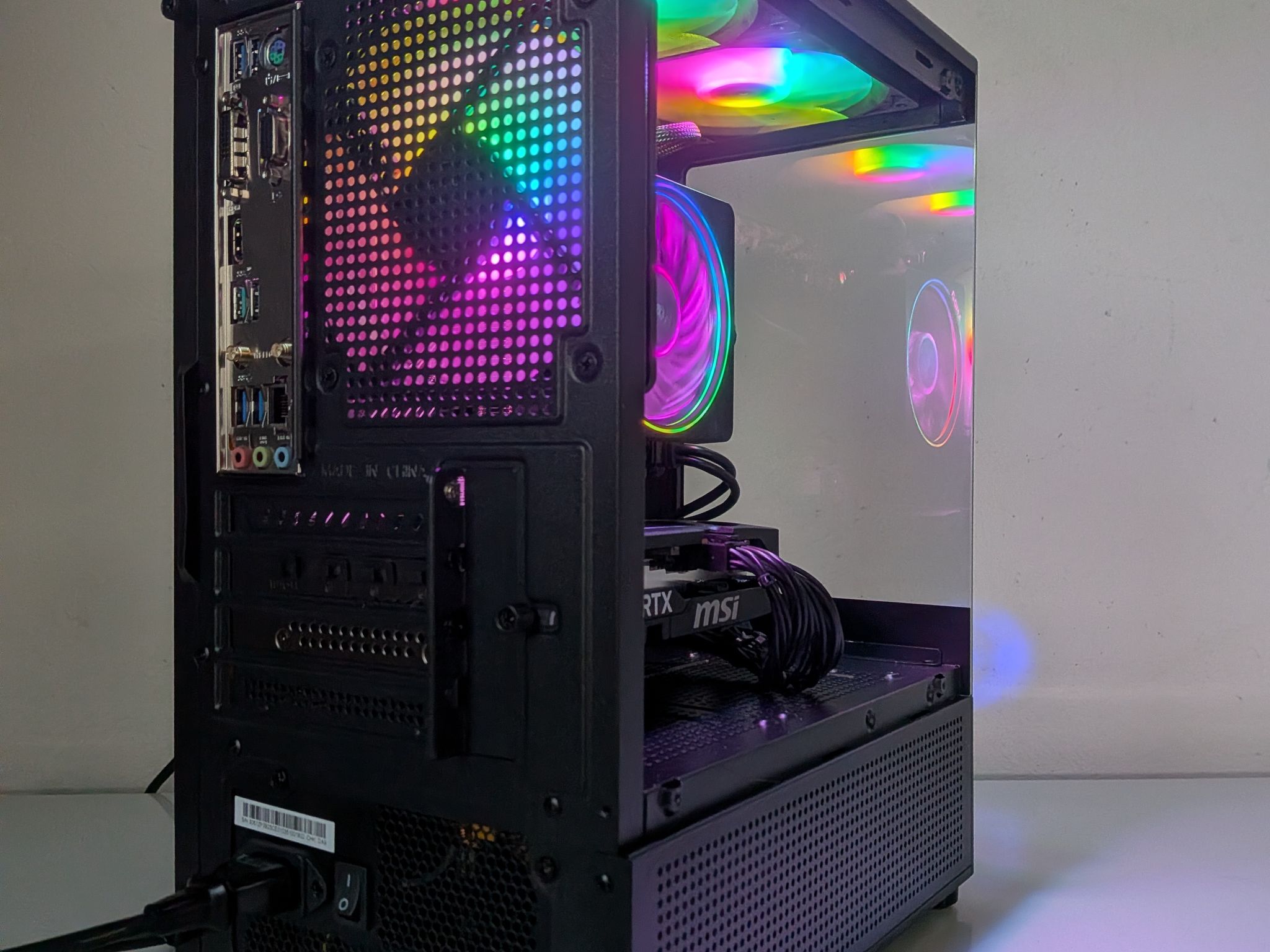 Gaming PC / Ryzen 5 5500 / RTX 5050 / 16 GB DDR4 / Windows 11 Home