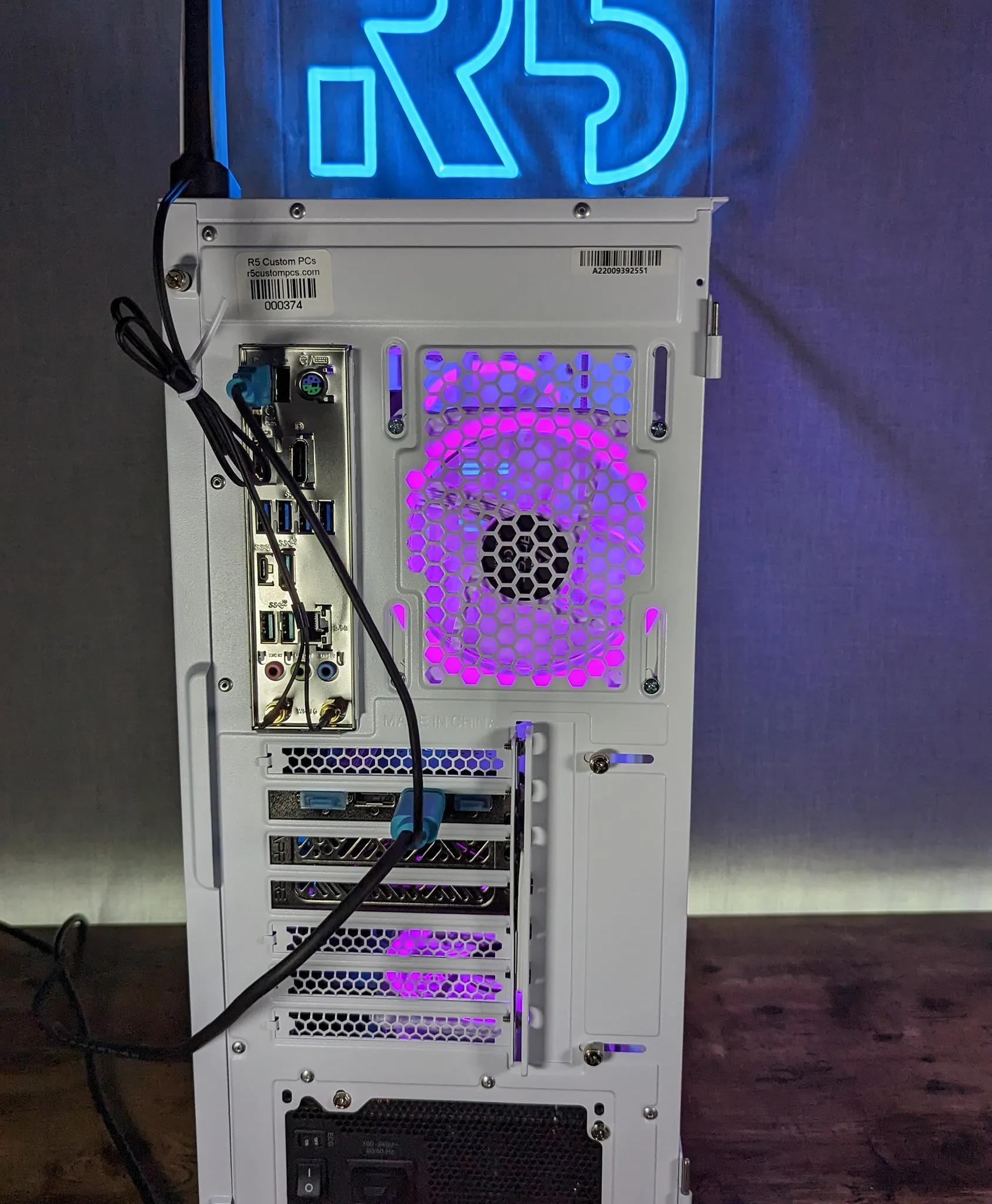 RX 7900XTX Sapphire // Ryzen 9 7900x3D // 64GB 6000Mhz DDR5 // 2TB Gen4 NVMe // WiFi