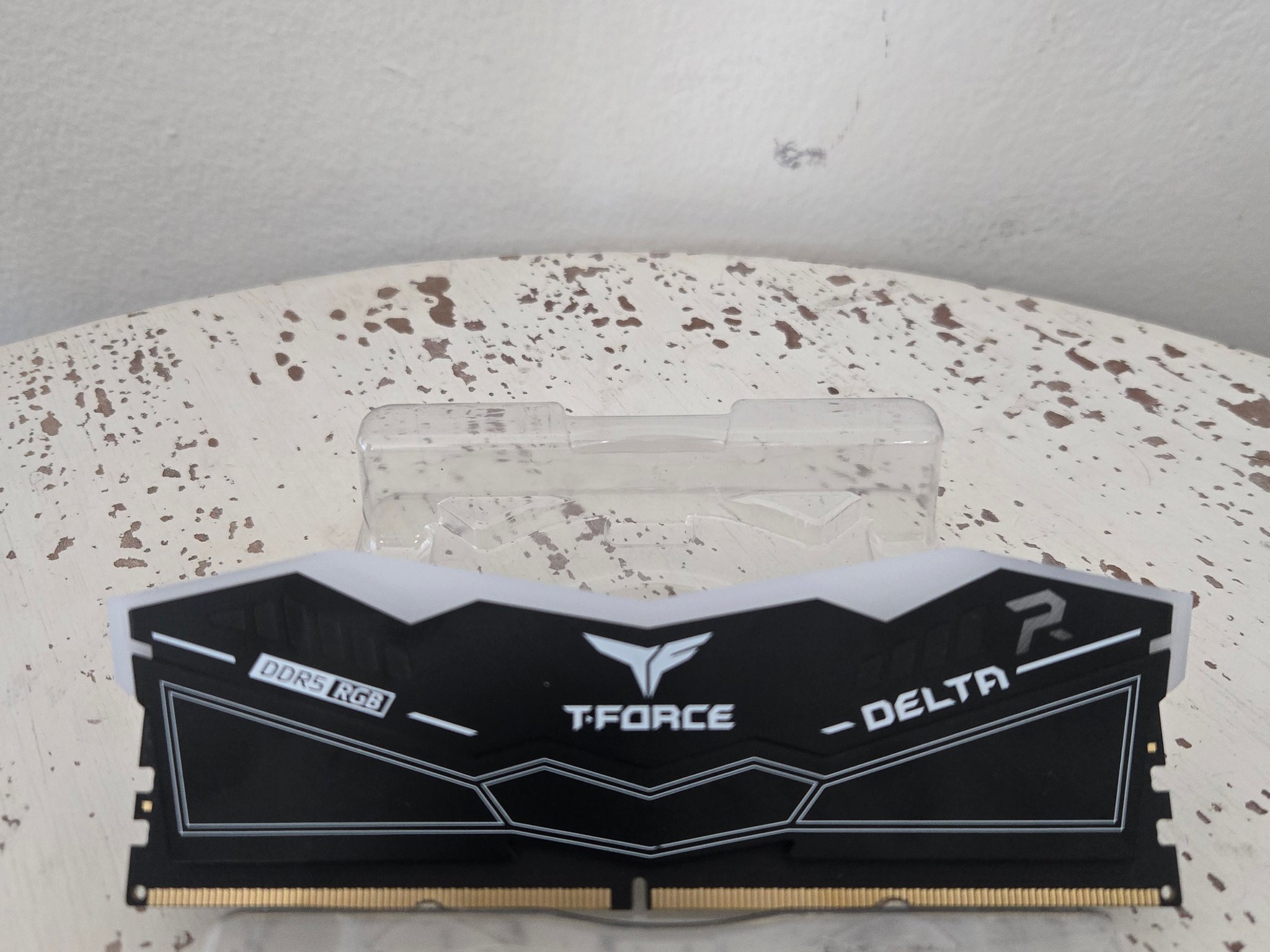 16GB (1x16GB) DDR5 Teamgroup T-Force Delta 6000MHz CL38