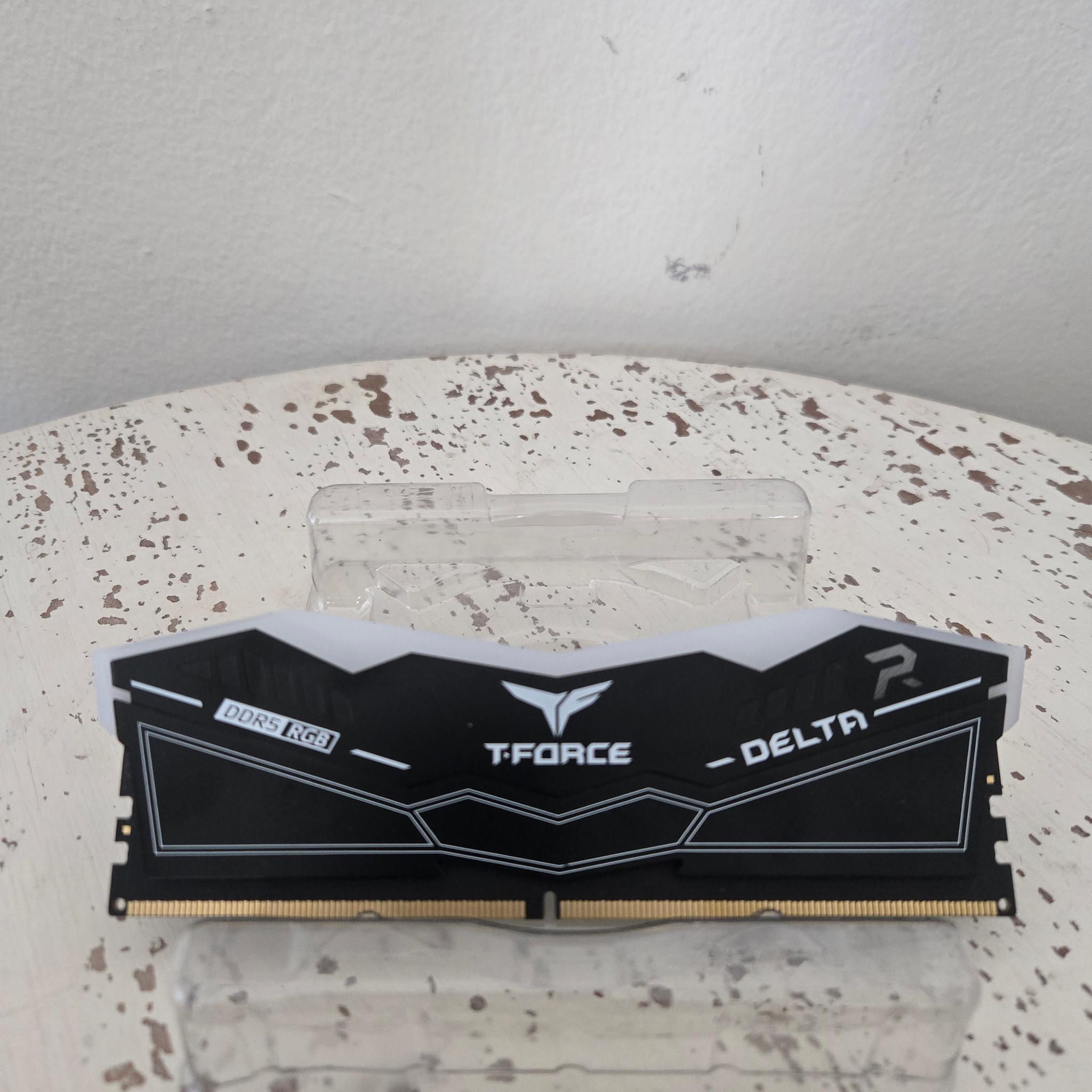 16GB (1x16GB) DDR5 Teamgroup T-Force Delta 6000MHz CL38