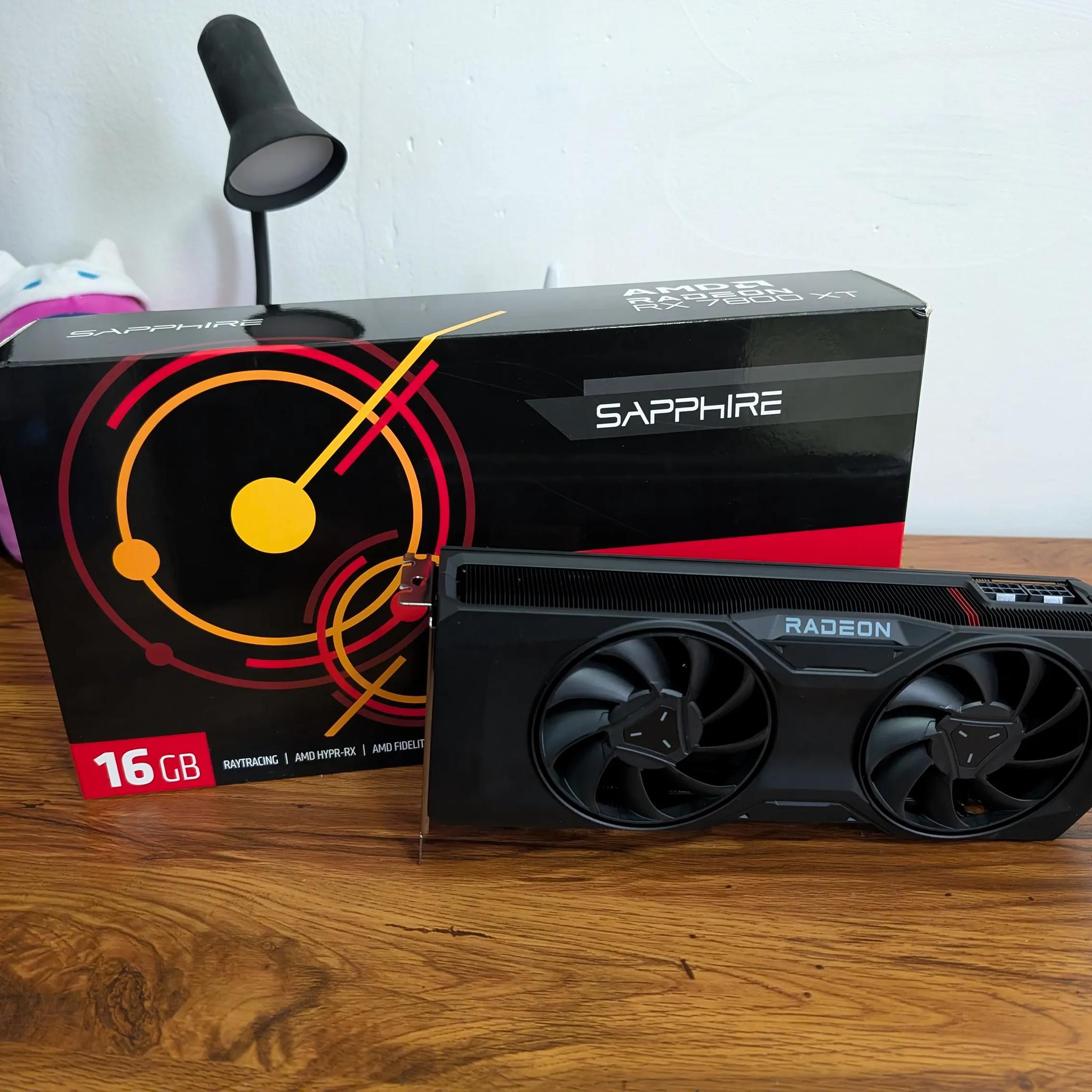 Sapphire Radeon RX 7800 XT (Reference Cooler)