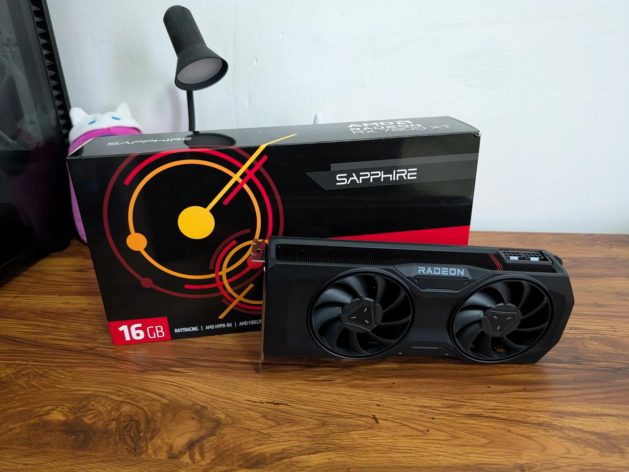 Sapphire Radeon RX 7800 XT (Reference Cooler)