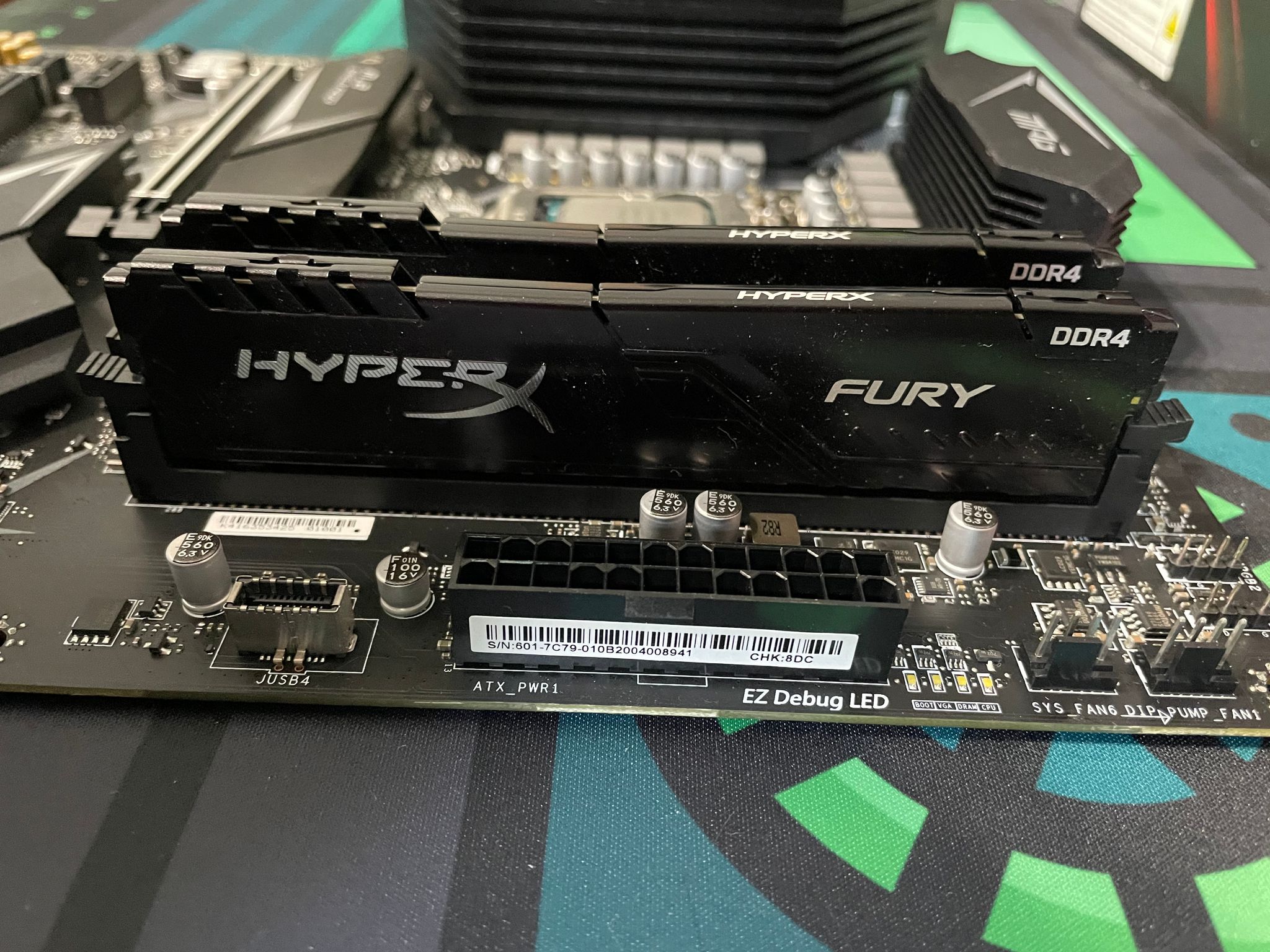 MSI MPG Z490 GAMING EDGE WIFI w/Intel Core i7-10700k and Kingston HyperX Fury DDR4 3000 32GB Kit