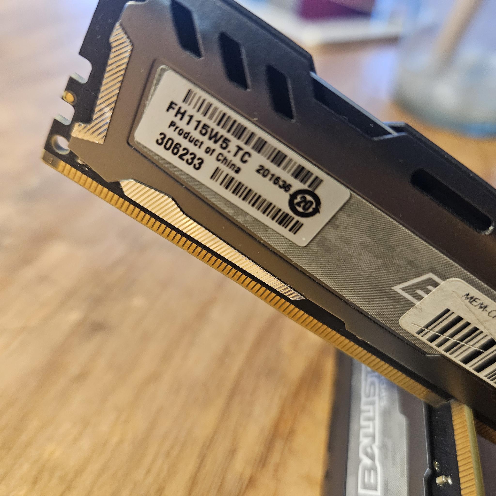 Crucial ballistix 32gb 2400mhz ddr4