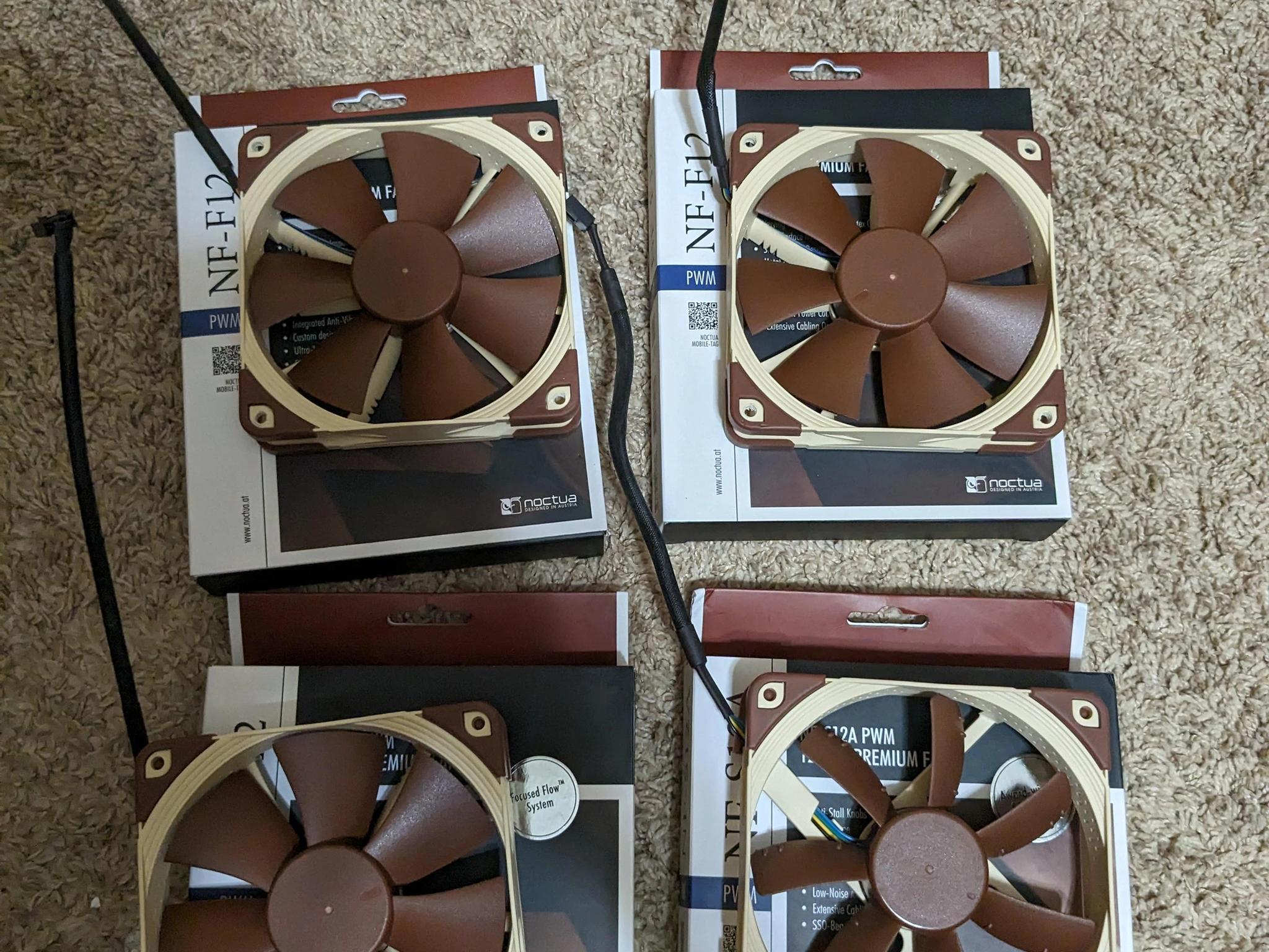 4 Noctua Fans (1 NF-S12A, 3 NF-F12)