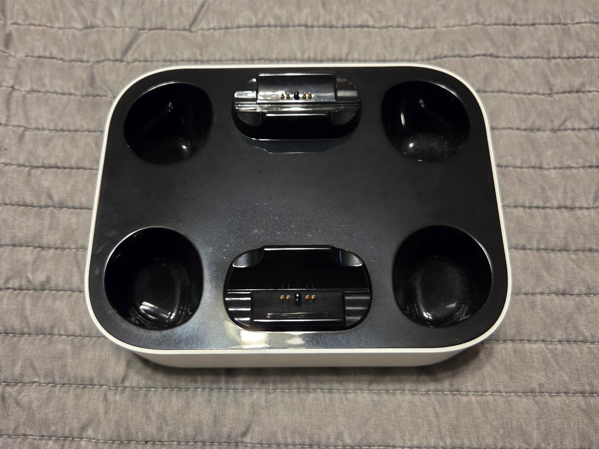 PS5 Dual Charging Station for DualSense & DualSense Edge Controllers in White (great condition)