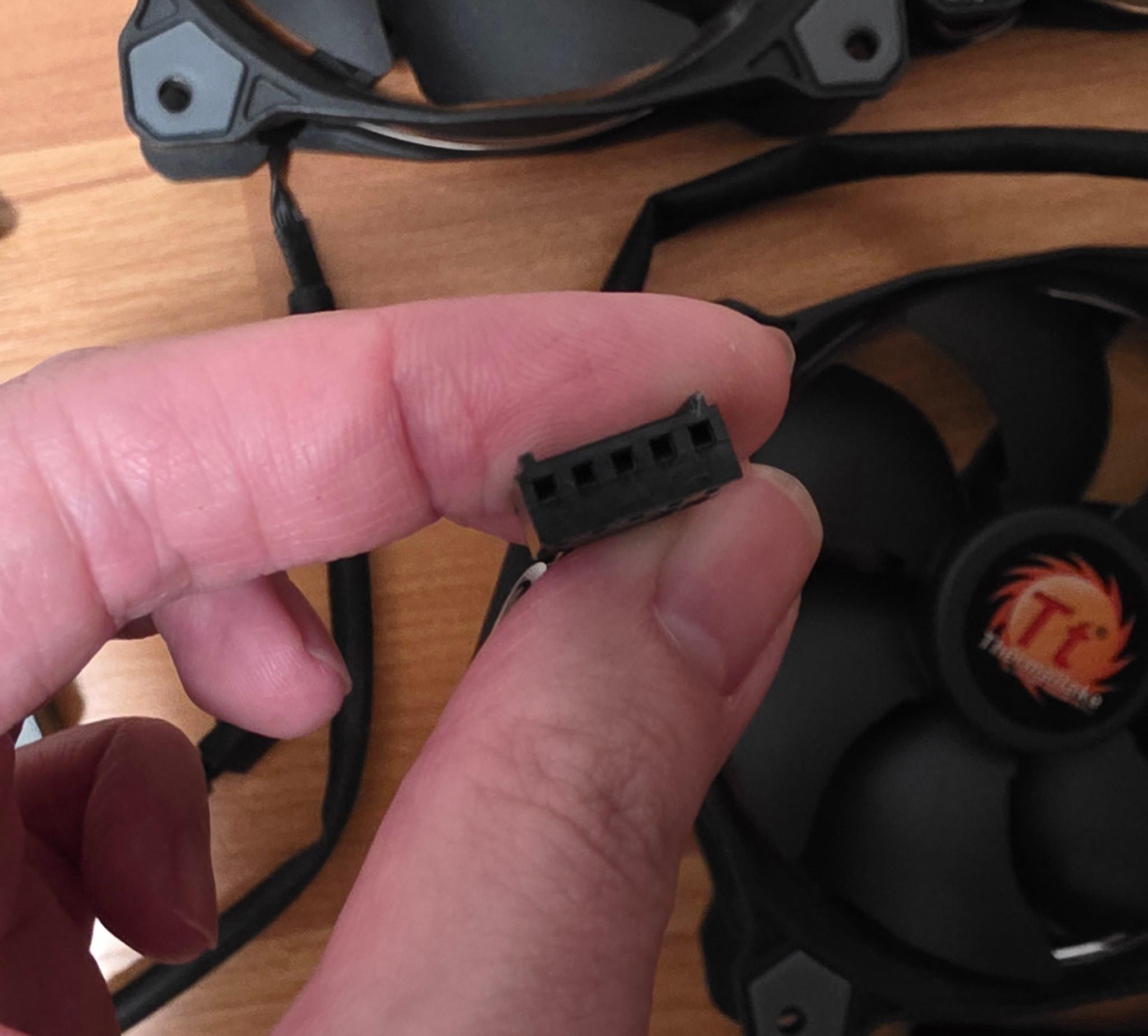 Thermaltake Riing 12 3x 120mm RGB fan kit with controller hub (CL-F042-PL12SW)
