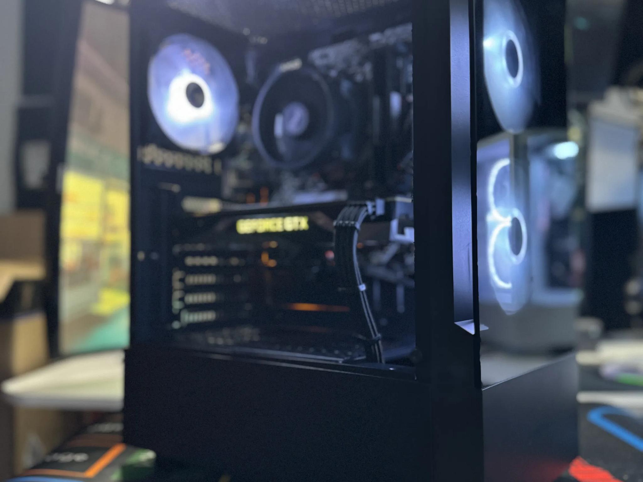 RGB Gaming PC - GTX 1070 - Ryzen 7 1700 - 16GB DDR4 - 500GB SSD