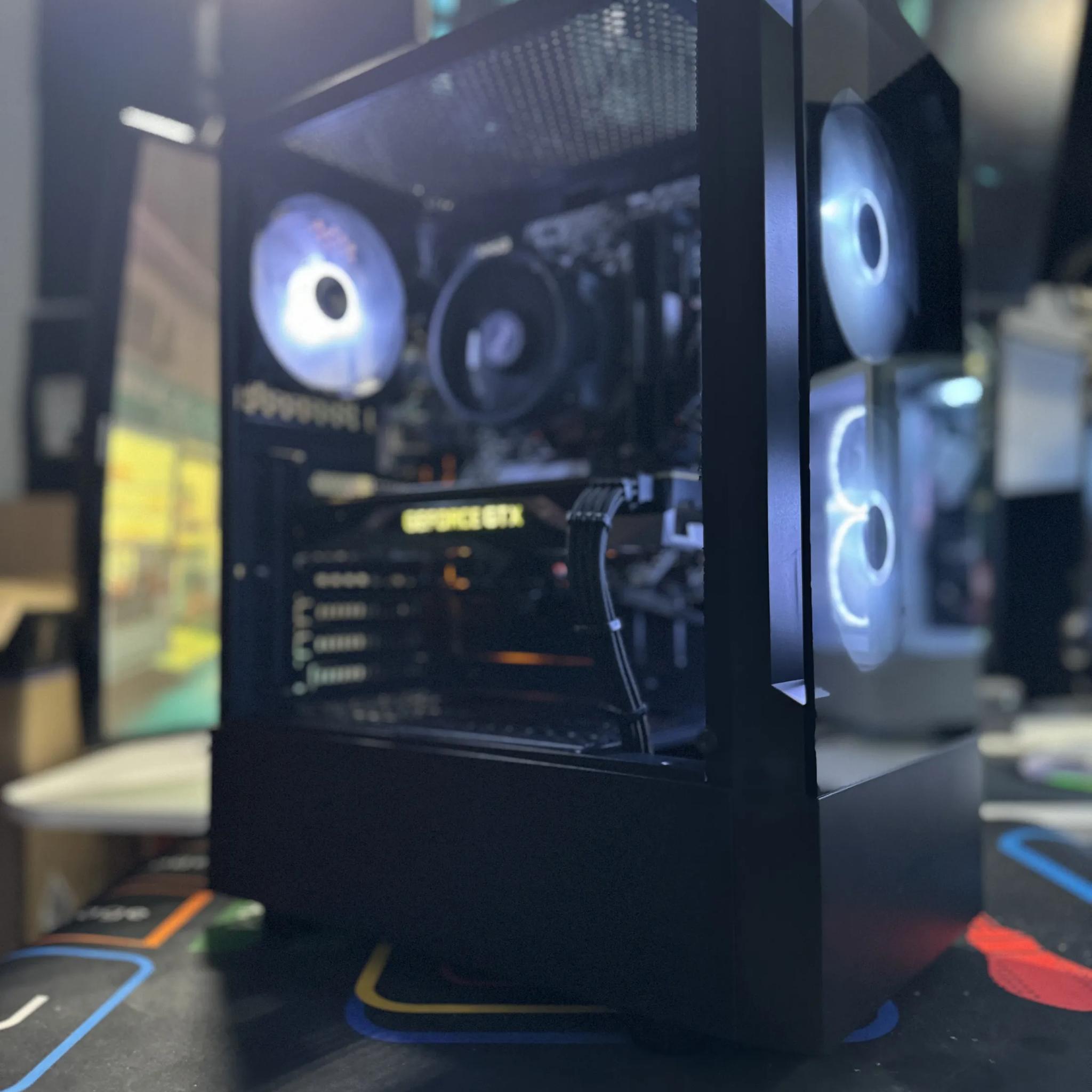 RGB Gaming PC - GTX 1070 - Ryzen 7 1700 - 16GB DDR4 - 500GB SSD