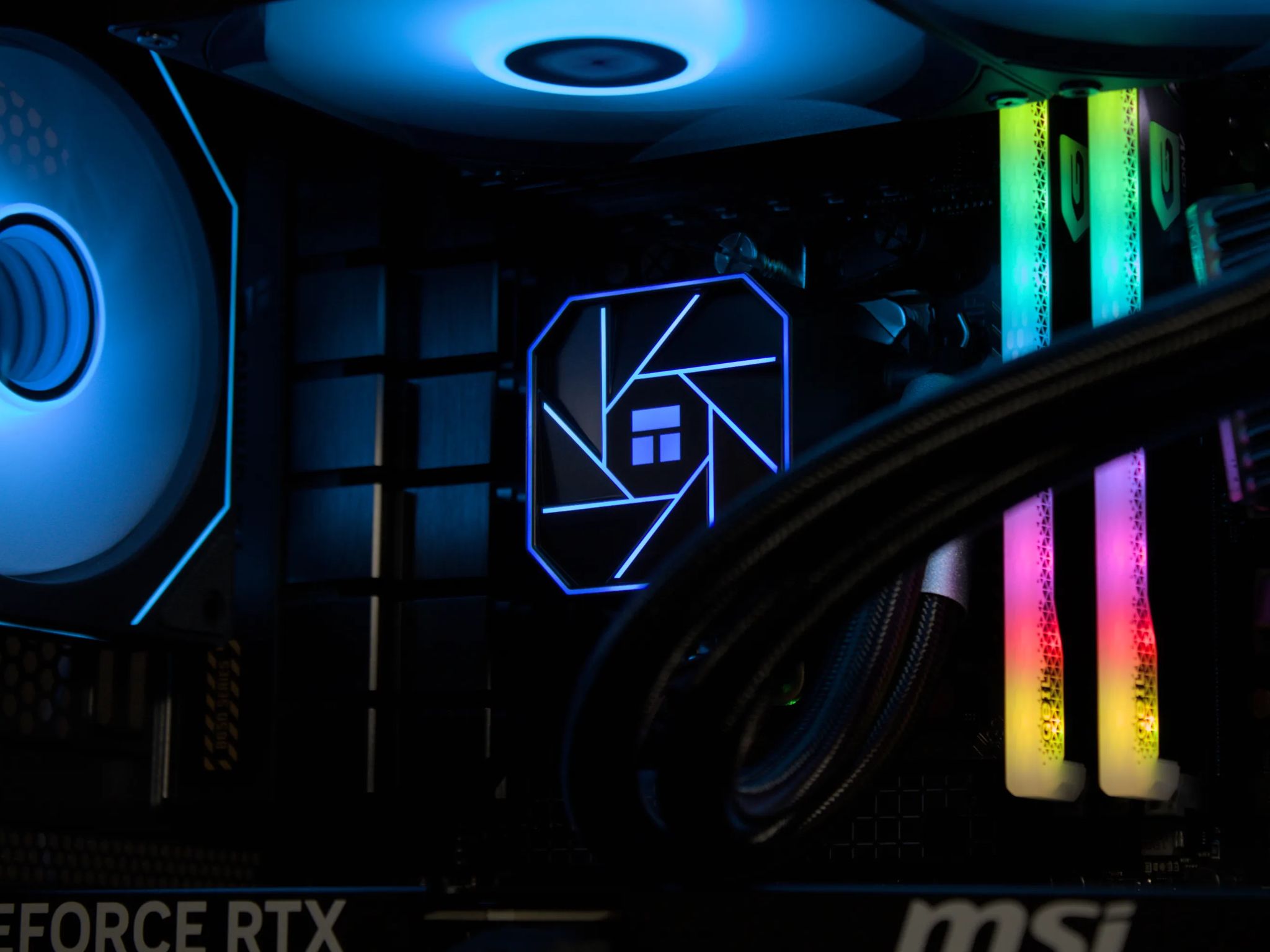 RTX 5080 | Ryzen 7 7800X3D | 2TB SSD NVMe | 32GB RAM DDR5 | 1050W PSU