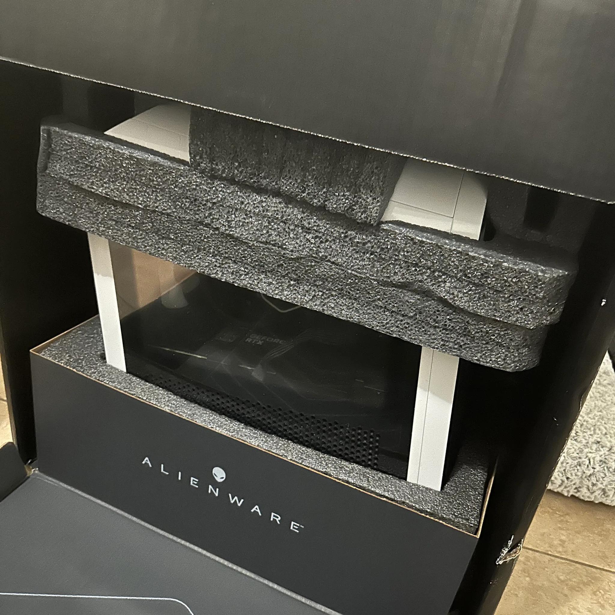 BRAND NEW ALIENWARE AURORA R15 GAMING DESKTOP