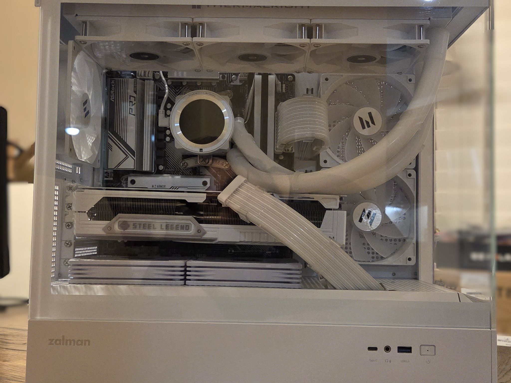 Frosty! ❄️ | RX 9070 XT Gaming PC | Ryzen 7 7700X | 32GB DDR5 | 1TB Gen4 NVMe | 2.1" LCD Display!