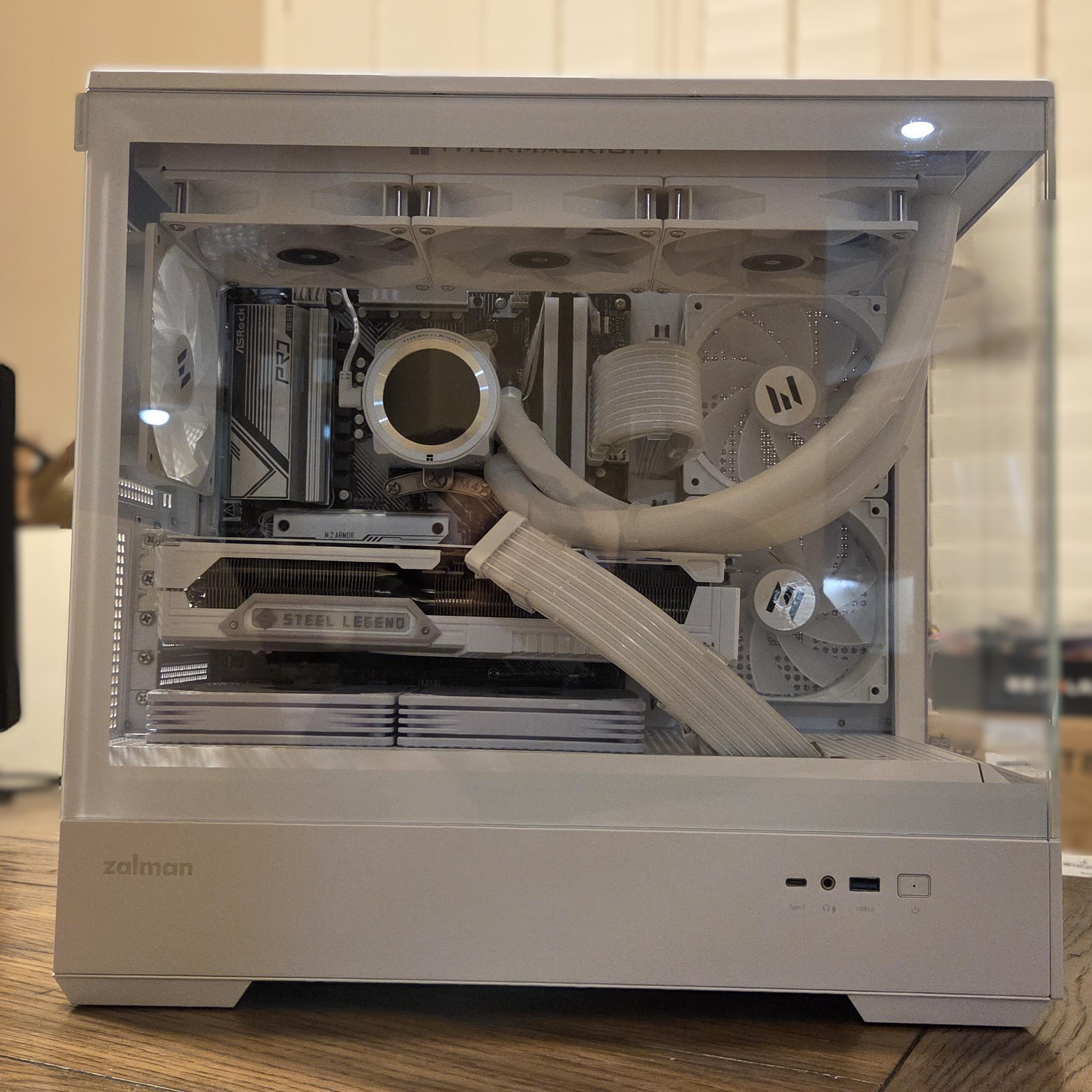 Frosty! ❄️ | RX 9070 XT Gaming PC | Ryzen 7 7700X | 32GB DDR5 | 1TB Gen4 NVMe | 2.1" LCD Display!