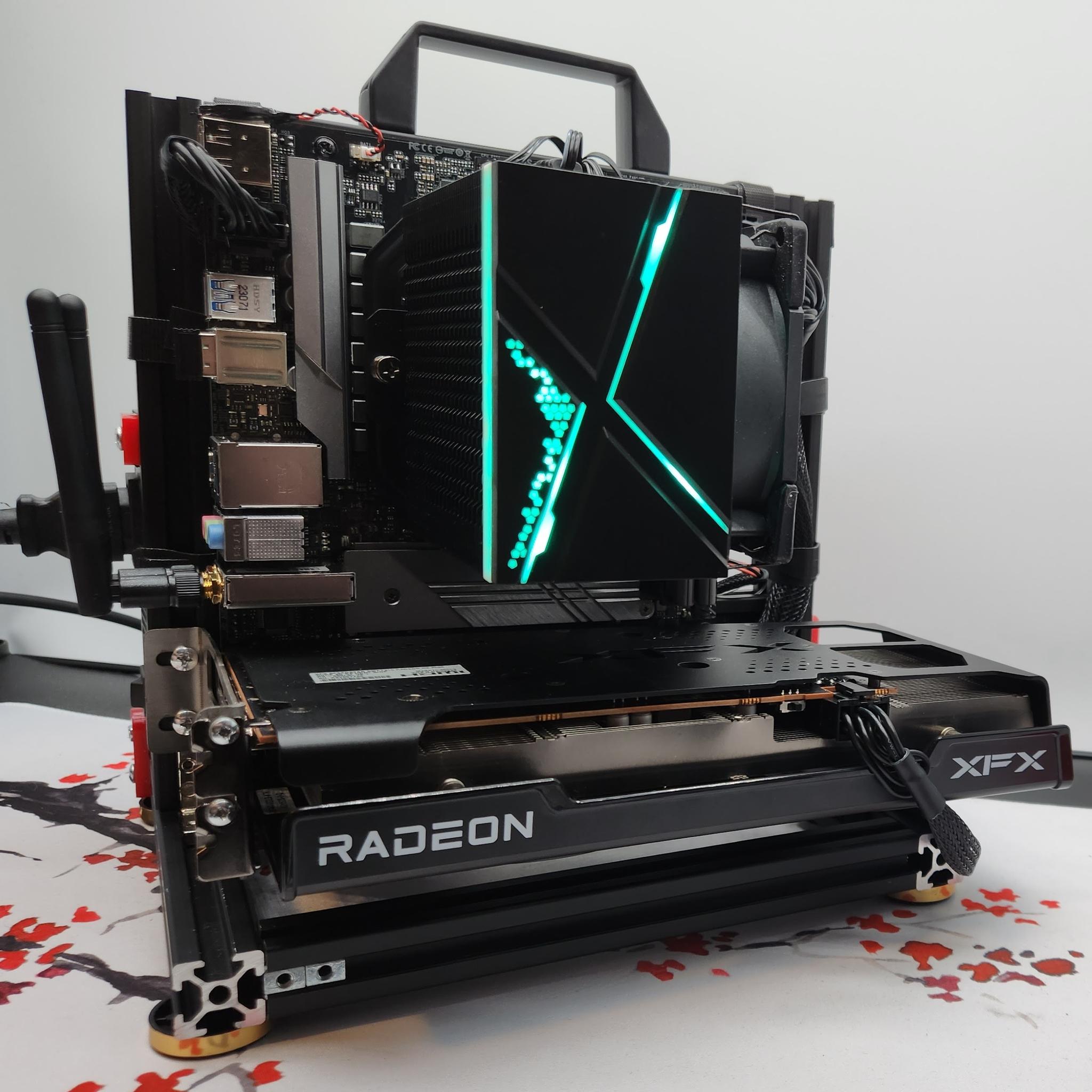 Tiny Portable Rig Ryzen 5 / 32GB DDR 4 / 1TB SSD / RX 6600 8GB
