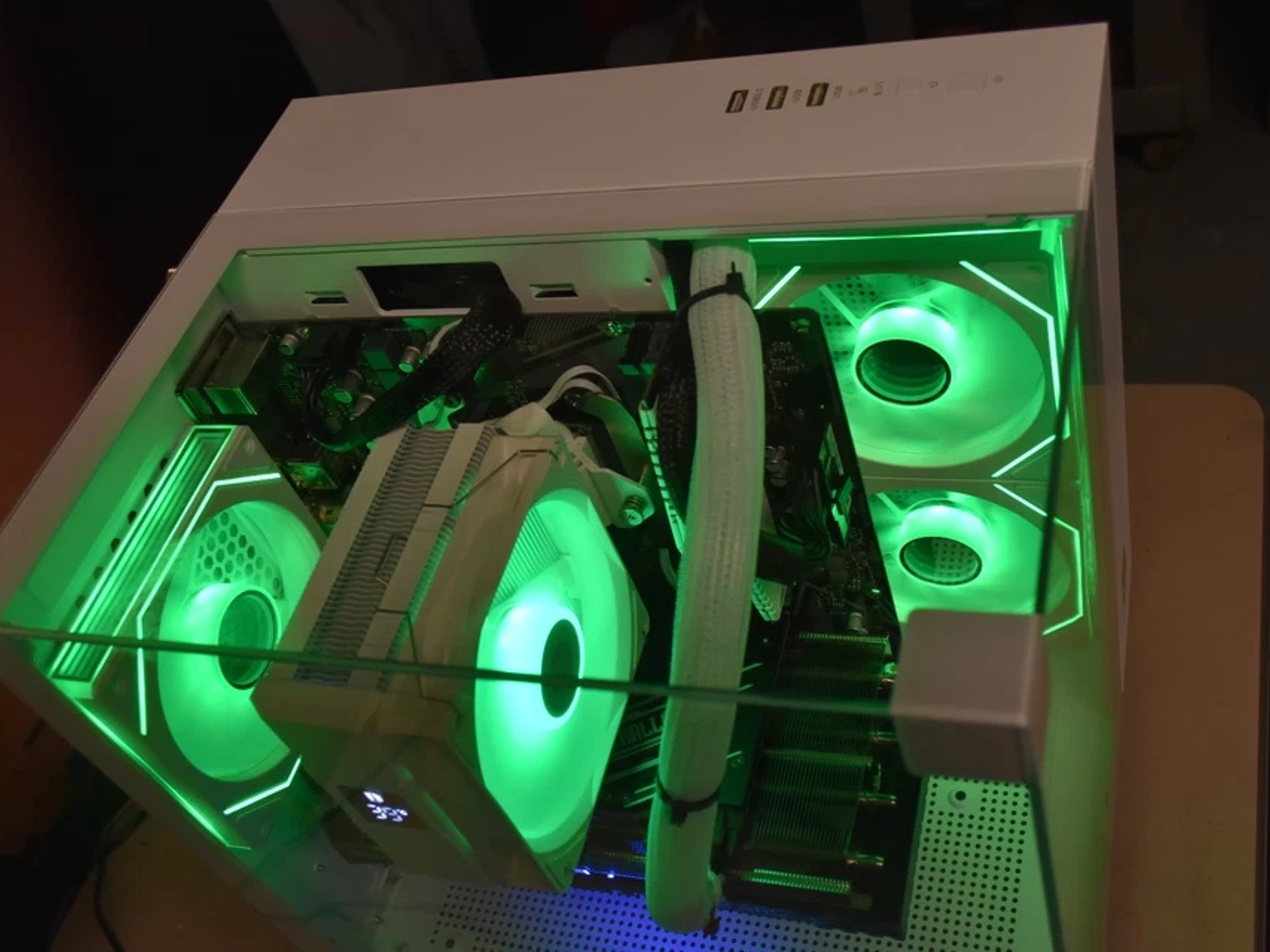 Gaming PC RYZEN 5 5500 Ram 16GB GPU intel Arc a 750 8GB storage 1 TBNVME + Extra