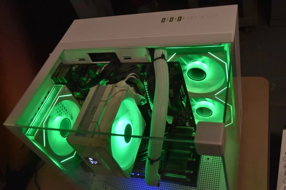 Gaming PC RYZEN 5 5500 Ram 16GB GPU intel Arc a 750 8GB storage 1 TBNVME + Extra