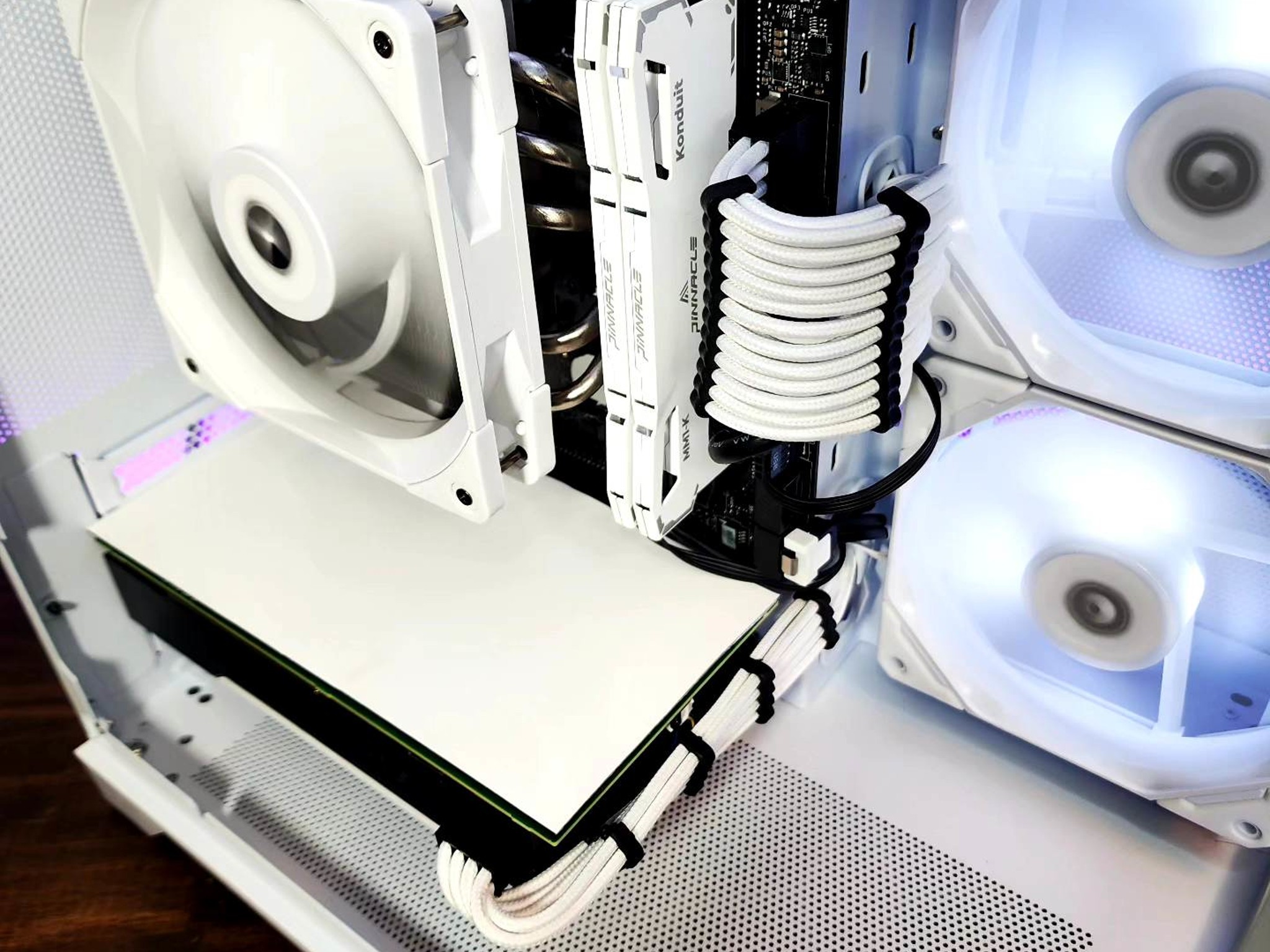 🤍💙🤍 RTX 2060 // Core i5 8500 // 16GB 3600MHz* // 1TB SSD