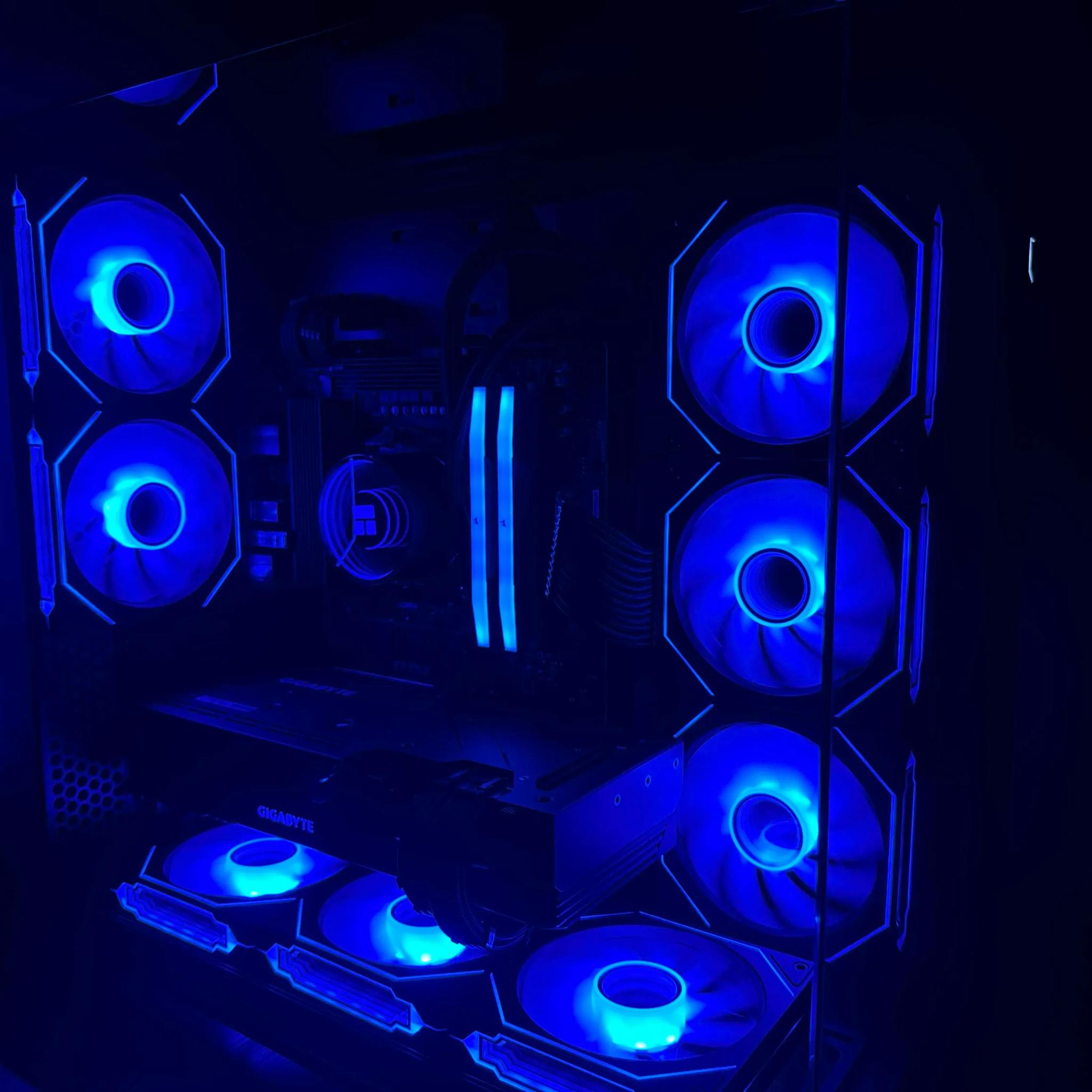 BIG SALE New Sleek Black Fishtank RGB Custom 1440p Gaming PC – GPU : 7700XT CPU : 9600X