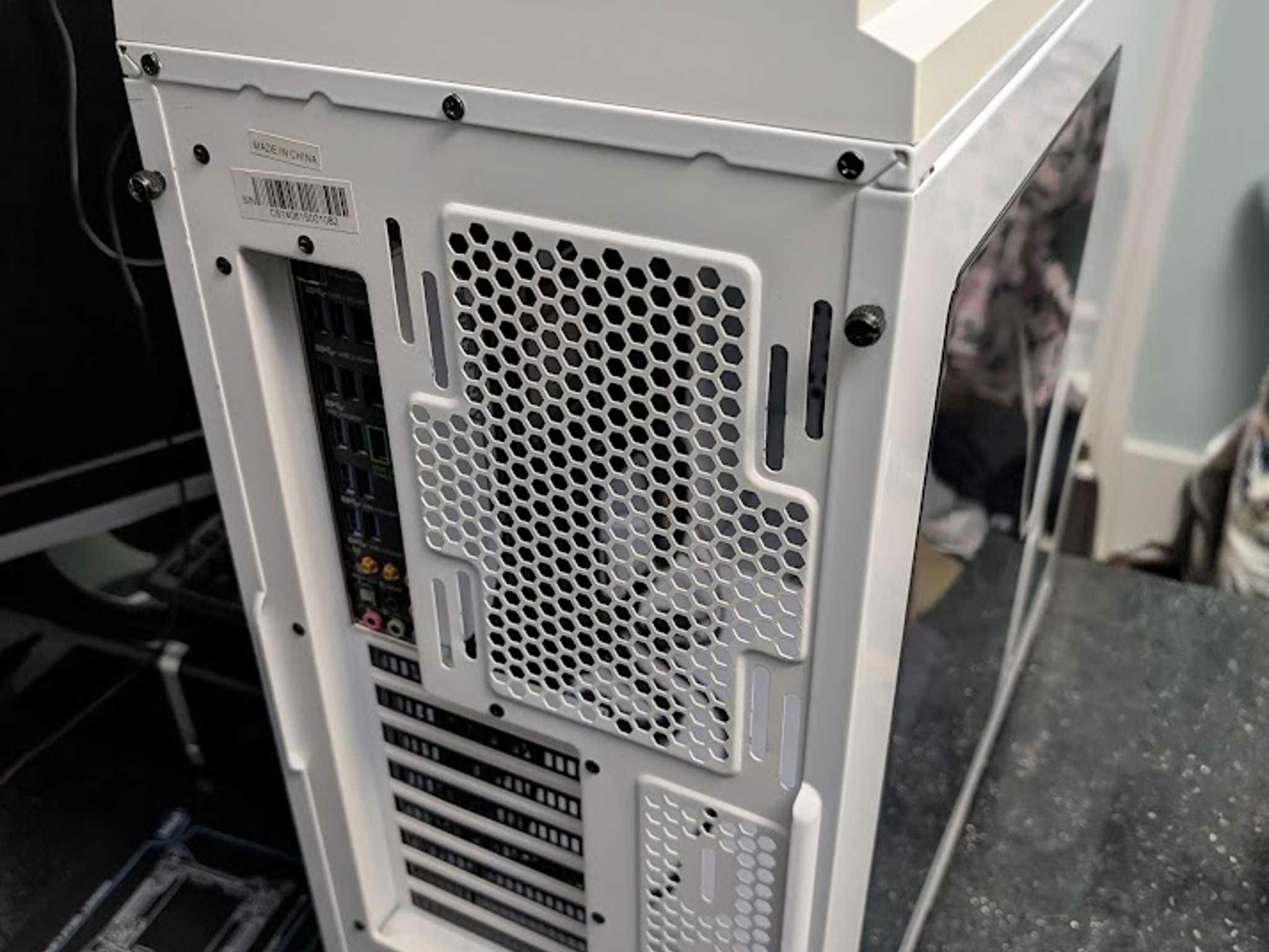 Phanteks Enthoo Luxe with X99 Mobo, 5820k, 16GB DDR4