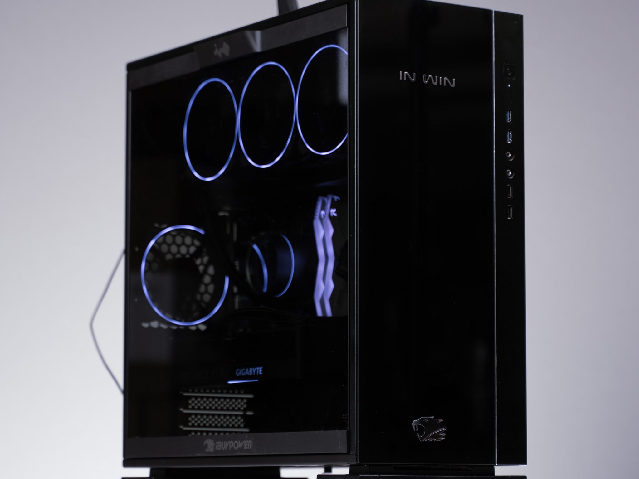 RTX 4070 Ti Ryzen 7 7700X 2TB 32GB Windows 11 Pro Gaming Workstation PC