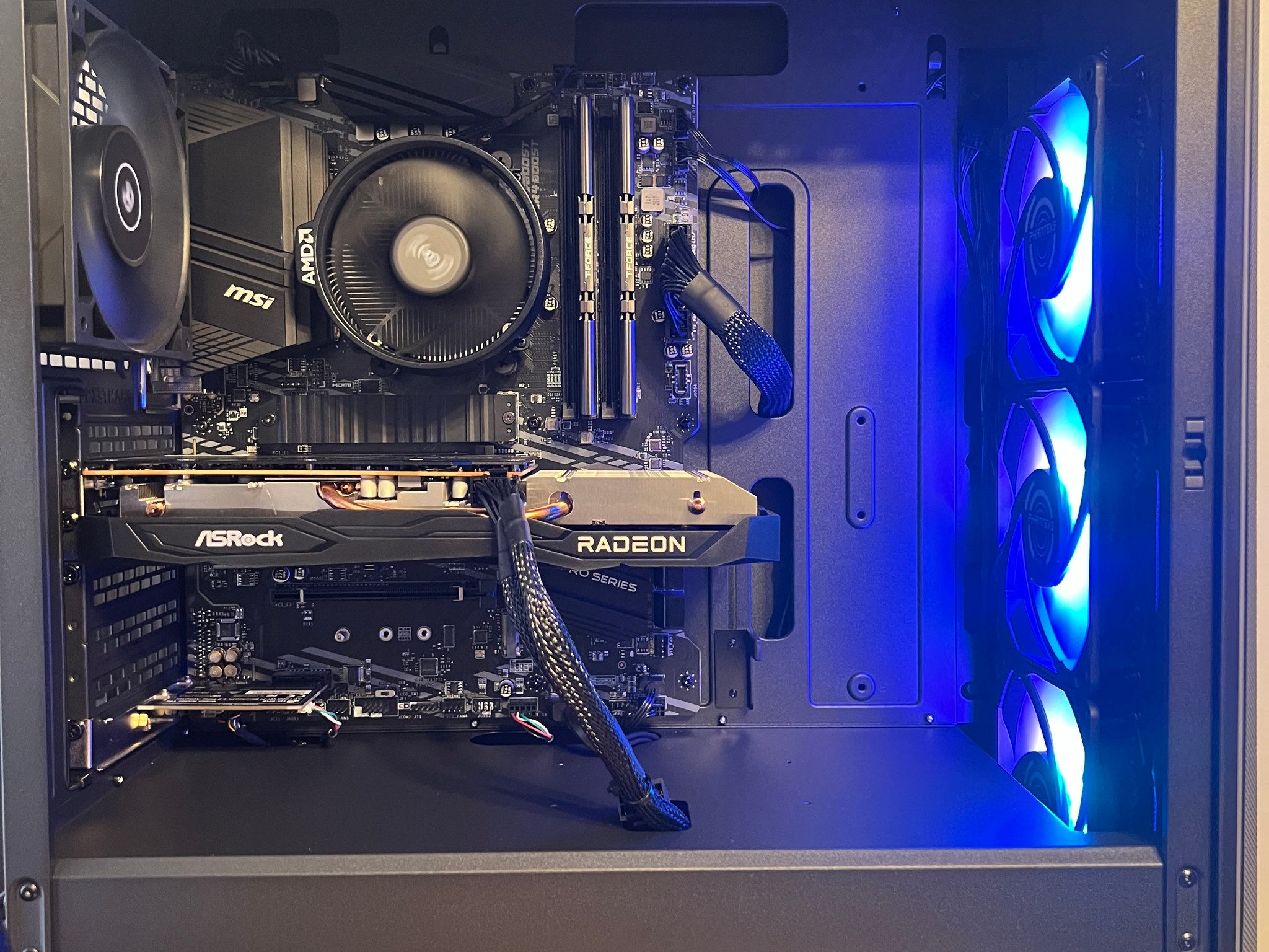 Starter Gaming PC Ryzen 5 3600 / RX 6600
